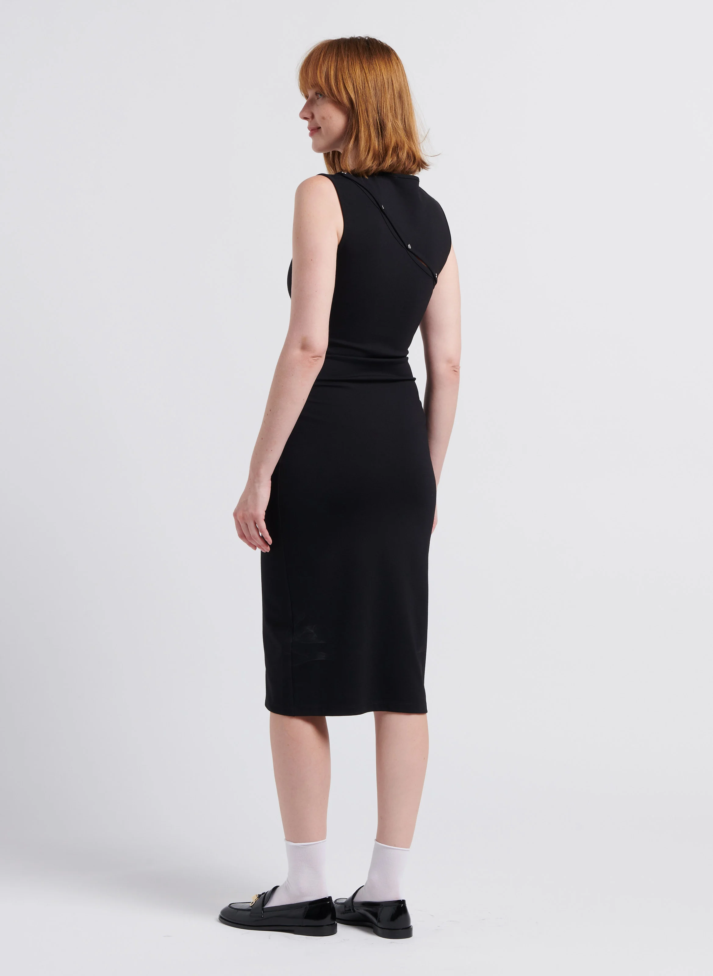 LUANNE - Robe midi moulante à col rond et découpe ajourée| Noir