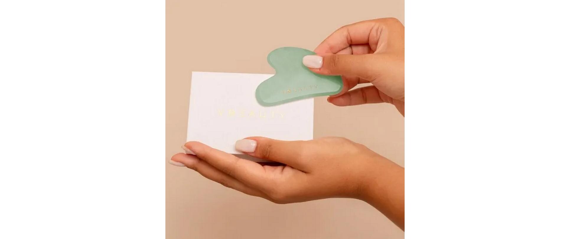 Gua Sha JadeGua Sha für sichtbar glattere Falten und verbesserte Hautstruktur