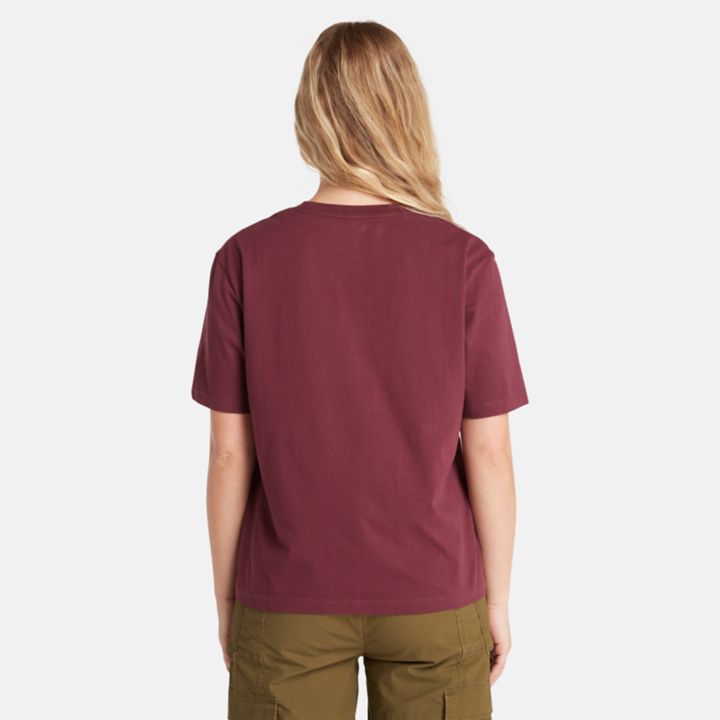 Camiseta feminina com logo da estação na cor bordô.