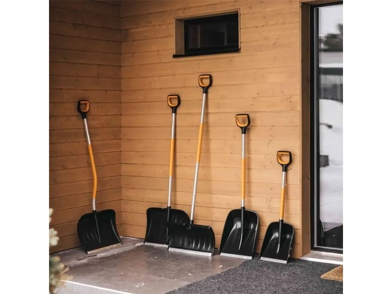 Fiskars 1057178, Sneskovl, Metal, Sort, Orange, Ergonomisk, 54,3 cm, 1,57 kg
