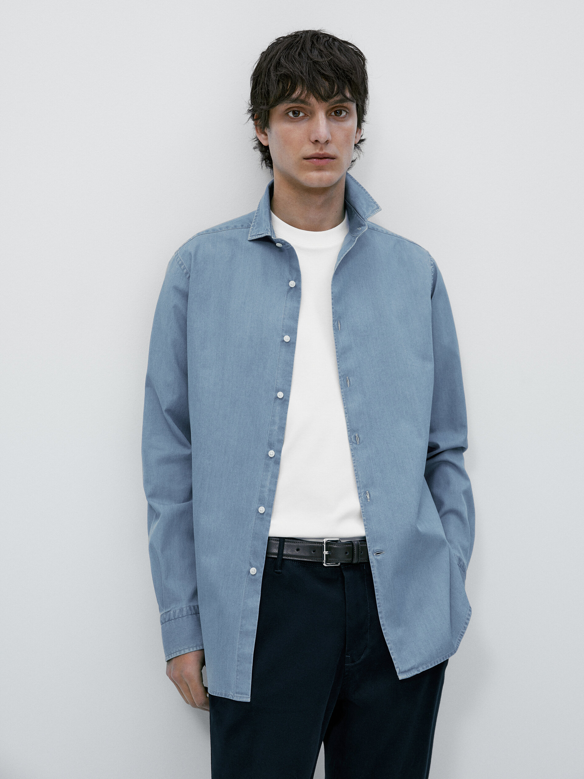 Camisa jeans com lavagem lixívia slim fit - Azul Claro