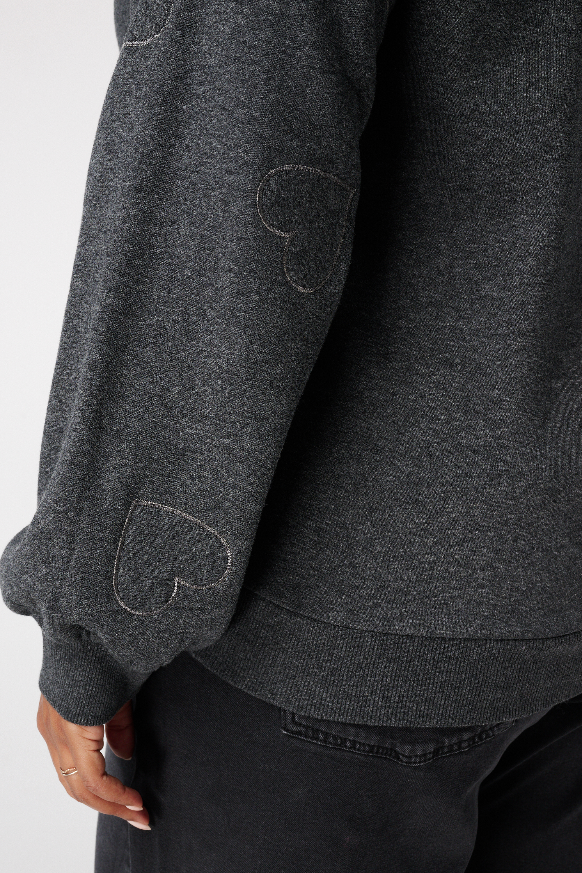 Sweater met geborduurde hartjes dark grey melange