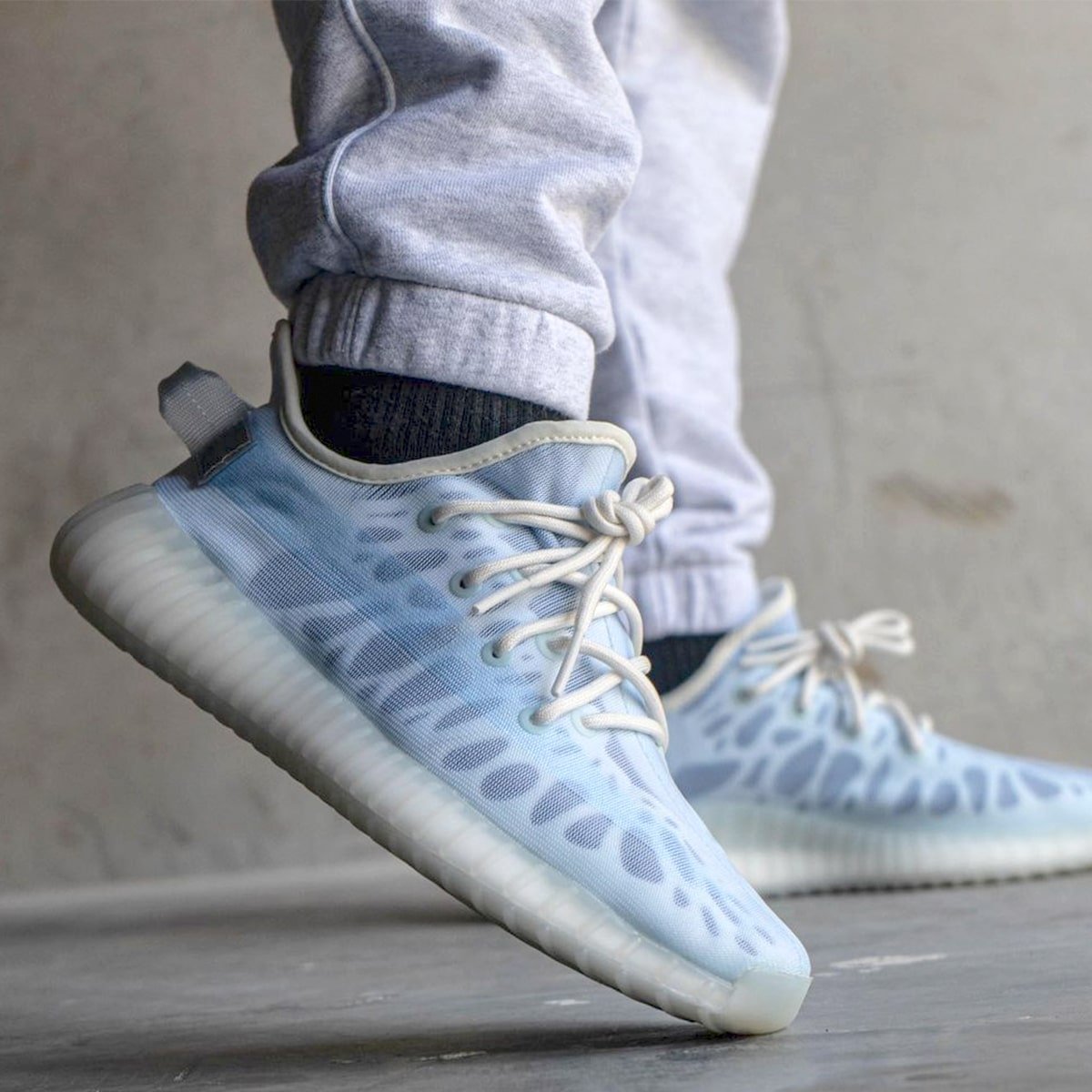 adidas Yeezy Boost 350 V2 Mono Ice