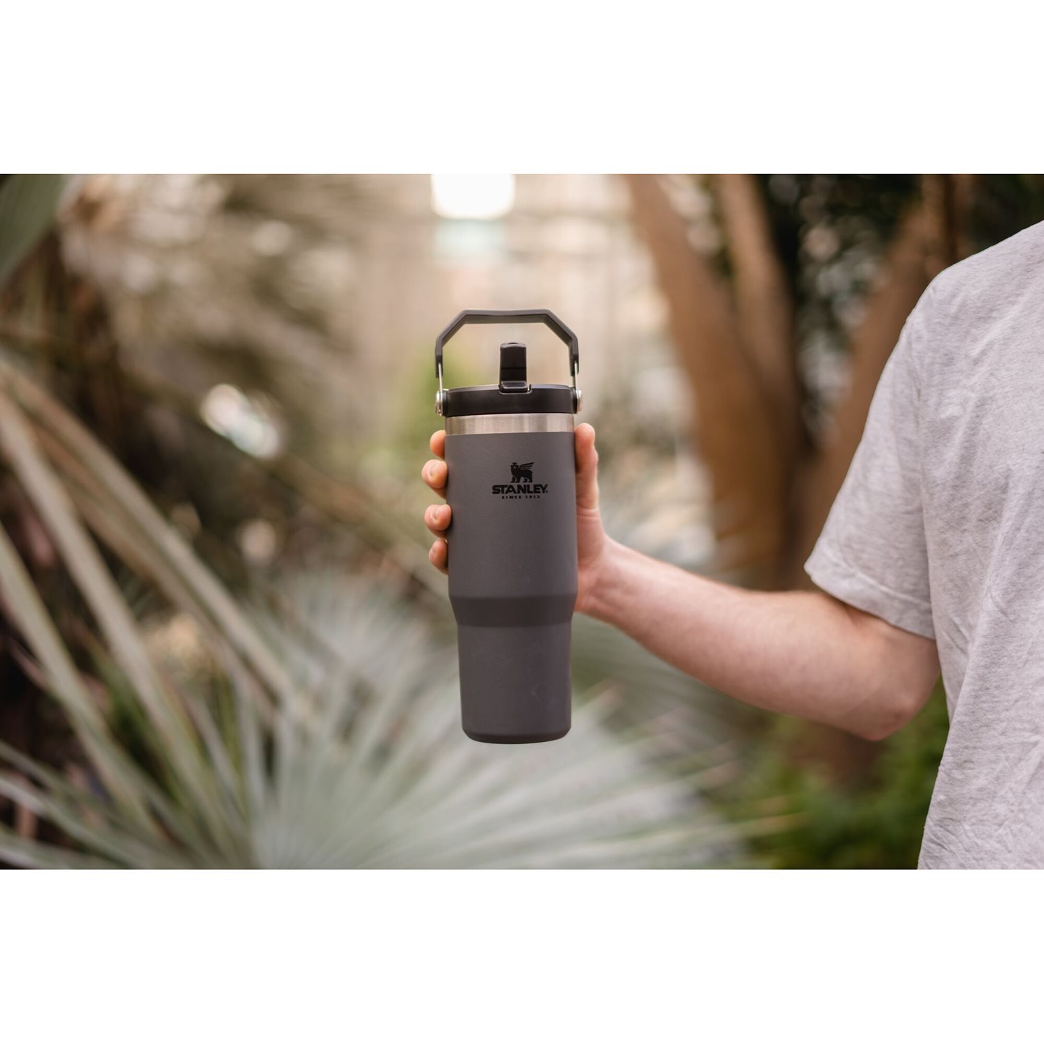 Stanley The Iceflow Flip Straw Tumbler 0.89L charcoal
