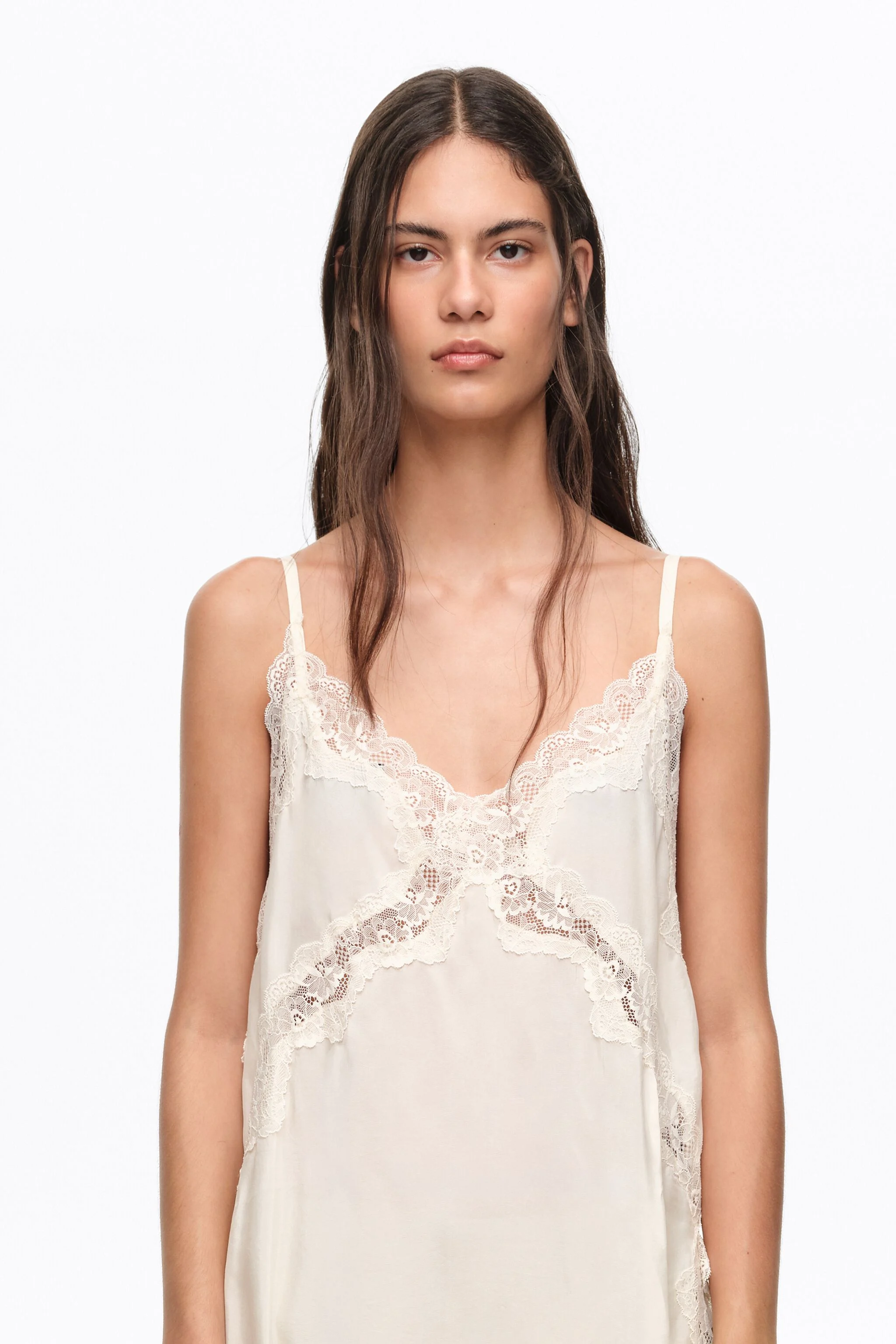 Top longo de renda marfim