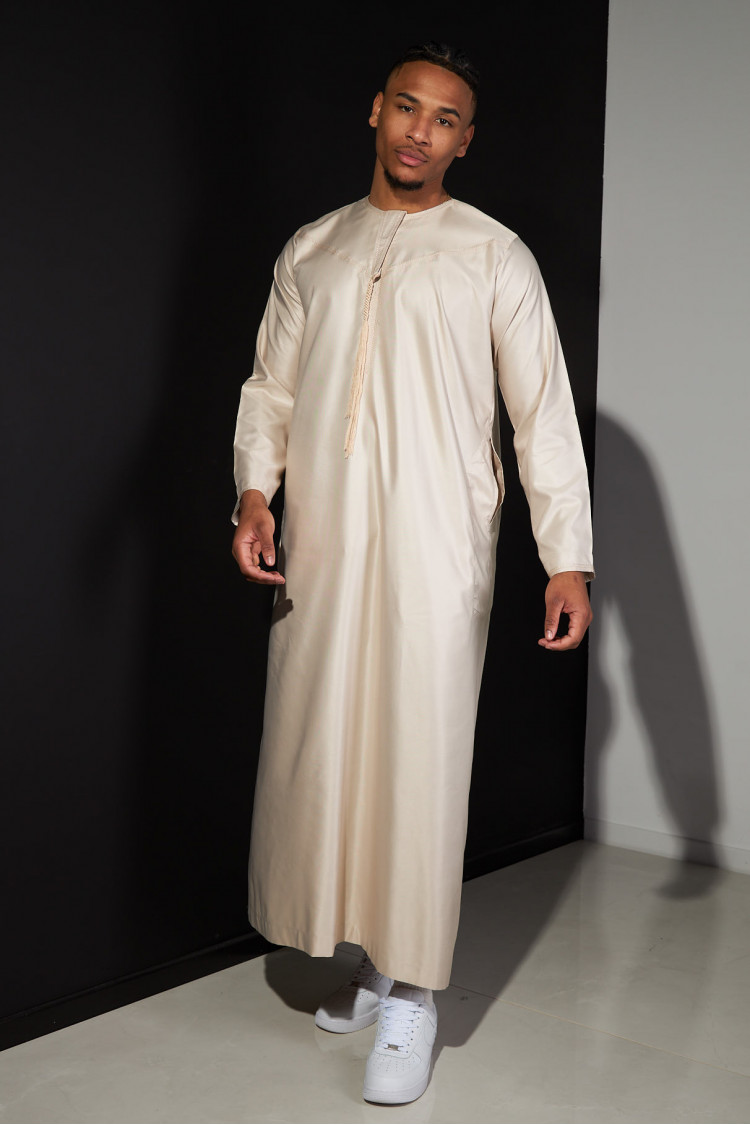 Qamis satiné beige à pompoms
