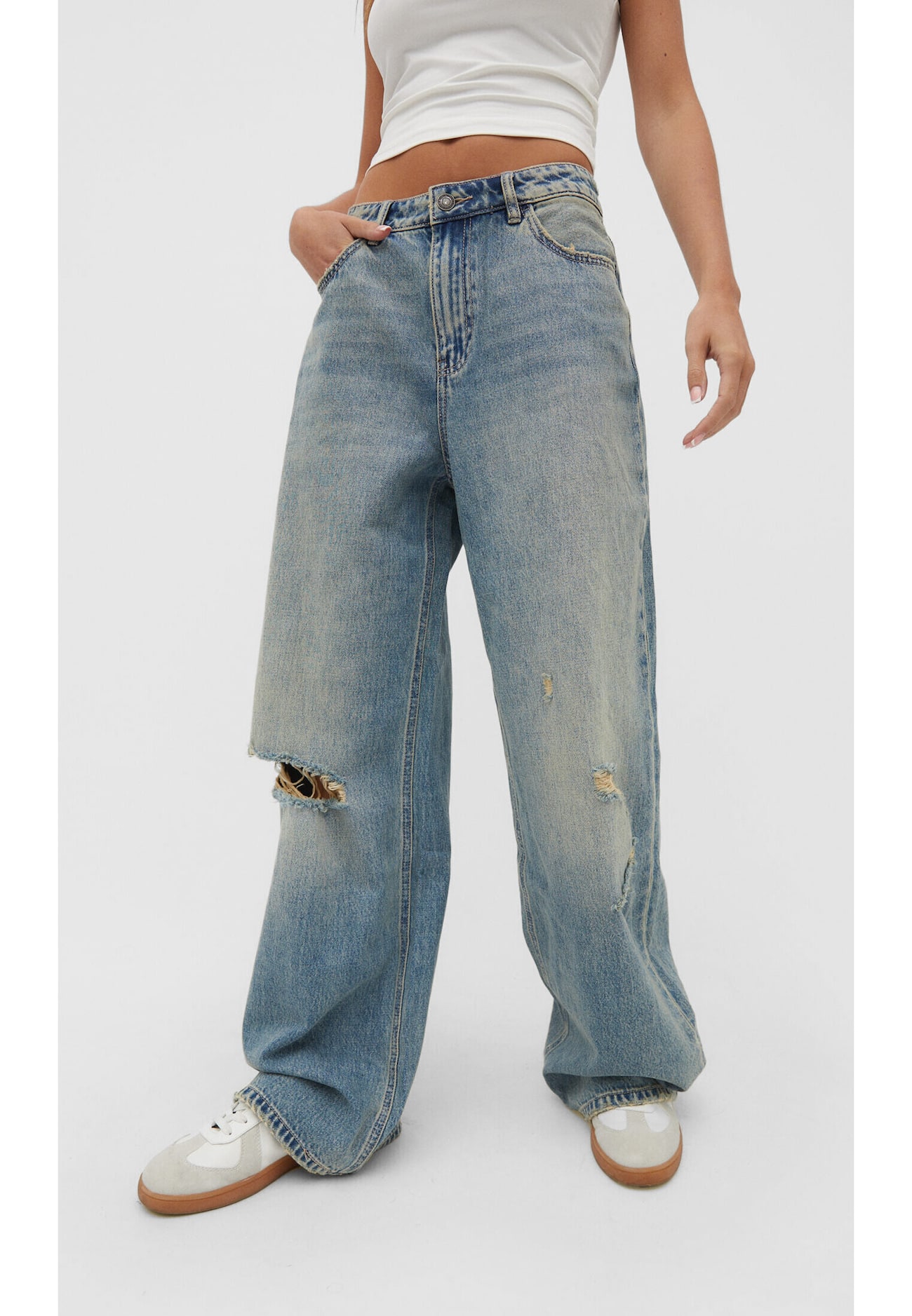 Calça jeans de cintura baixa e pernas largas