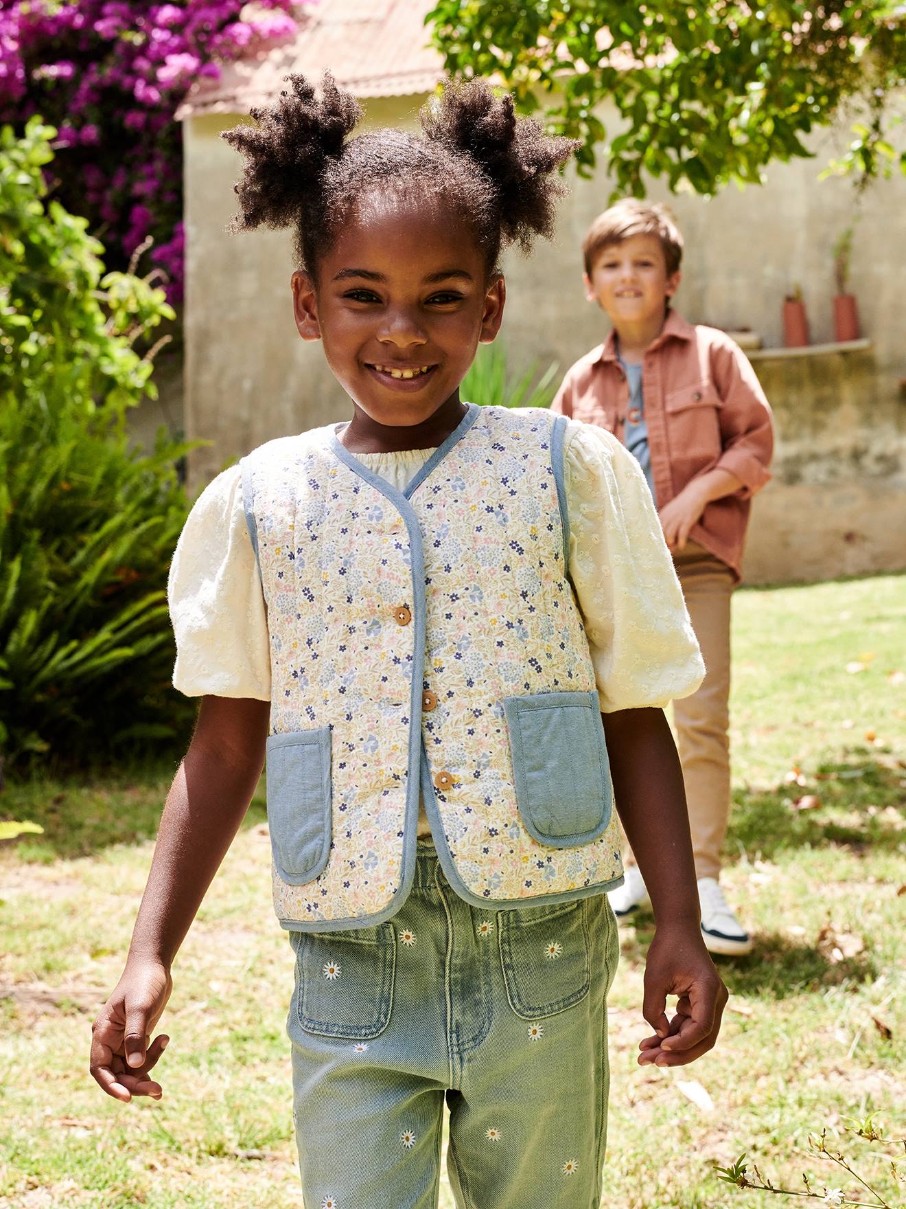 Colete acolchoado de malha off-white para meninas