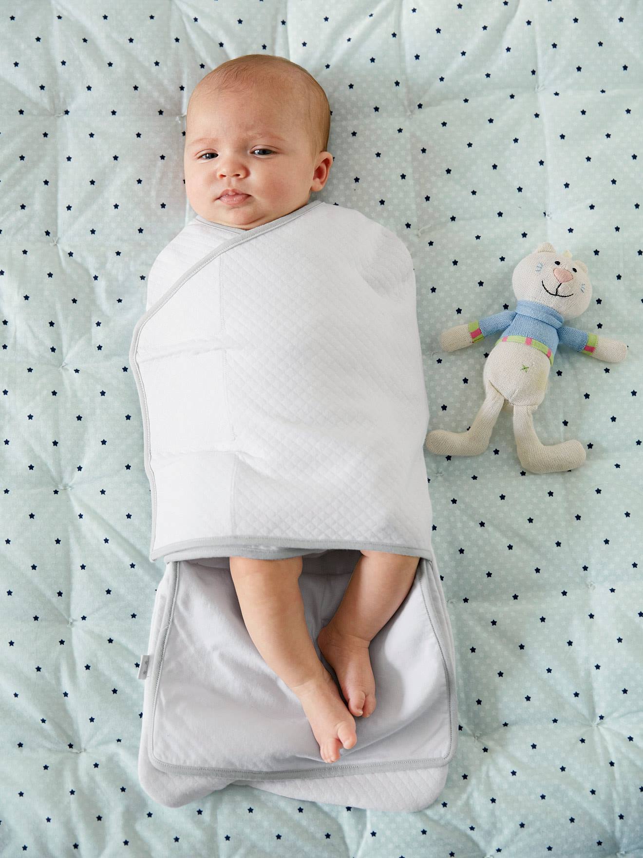 Swaddle VERTBAUDET tamanho médio com estampa branca