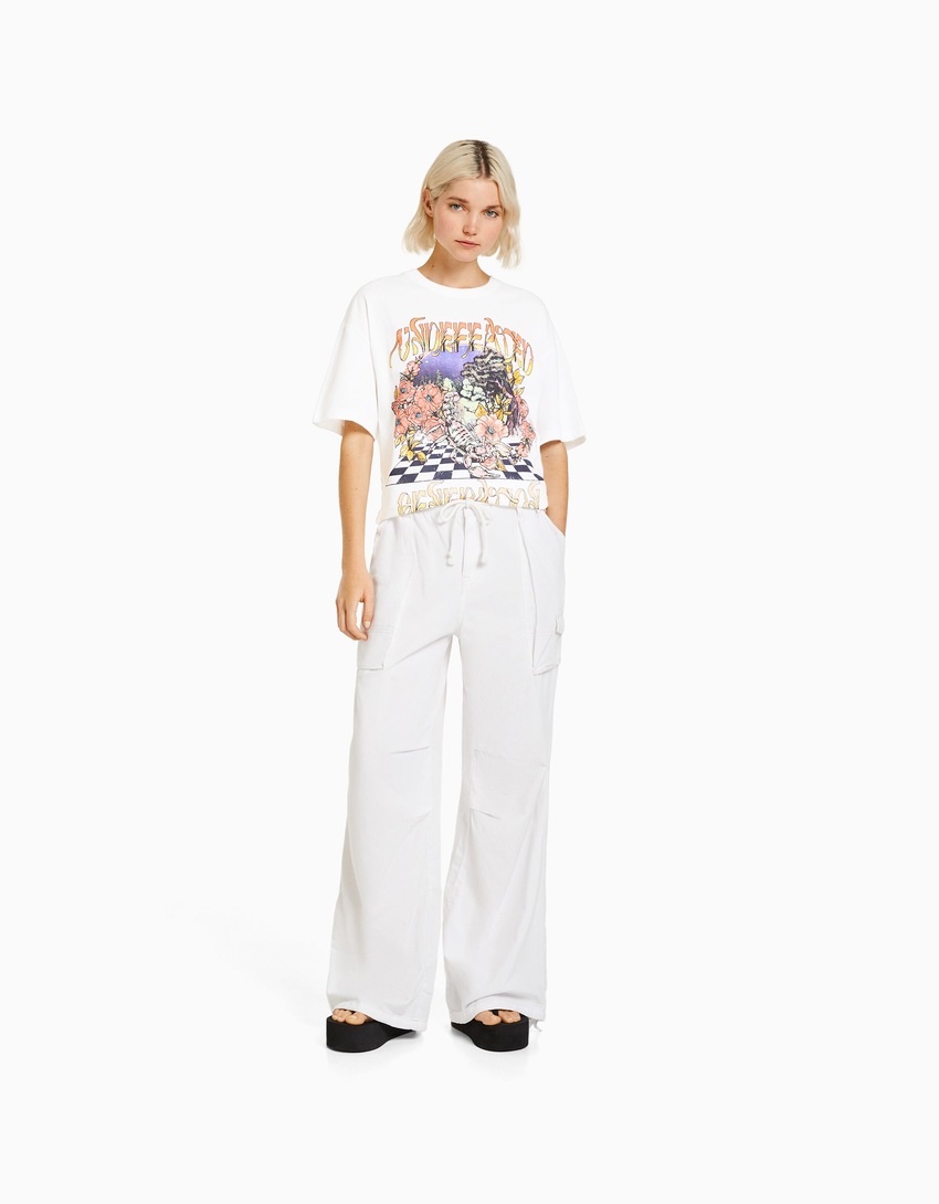 Camiseta de manga curta com estampa floral