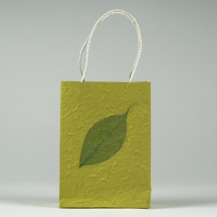 Tasche aus handgeschöpftem Papier, grün, L 11,5 cm, B 5 cm, H 16 cm günstig bestellen