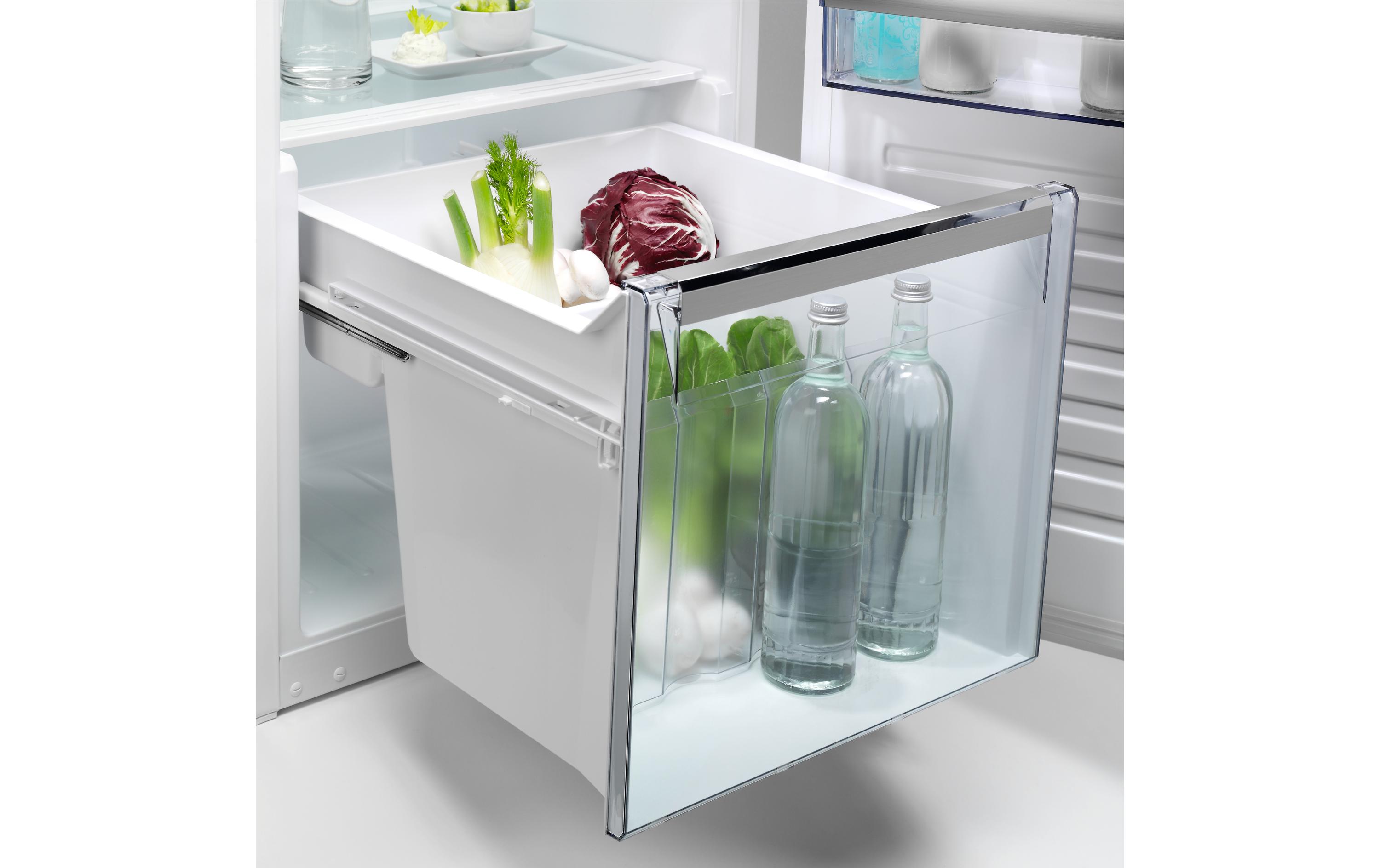 Einbaukühlschrank IK327SAR Rechts/Wechselbar<br>Moderner Einbaukühlschrank mit energiesparender Technik, digitaler Temperaturregelung und innovativer Feuchtigkeitskontrolle