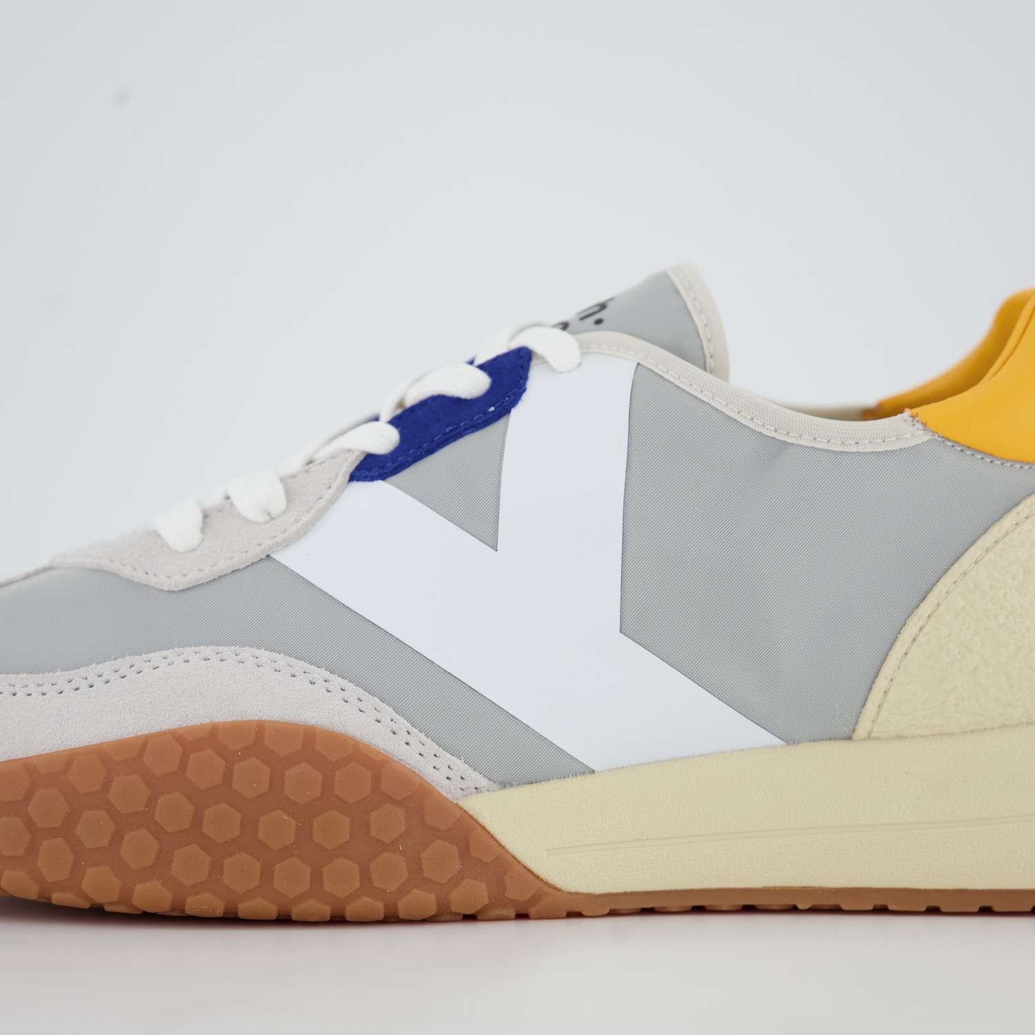 Keh-noo Sneaker