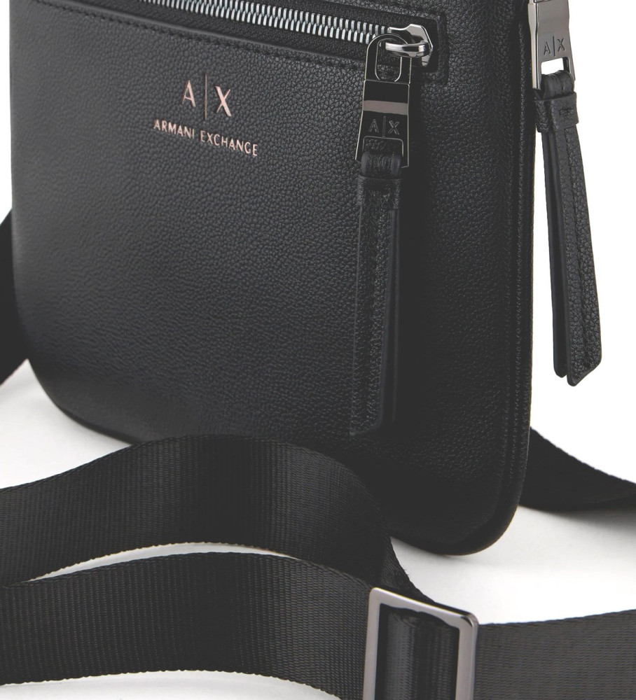 Bolsa de ombro plana semirrígida Armani Exchange com bolso externo, preta.