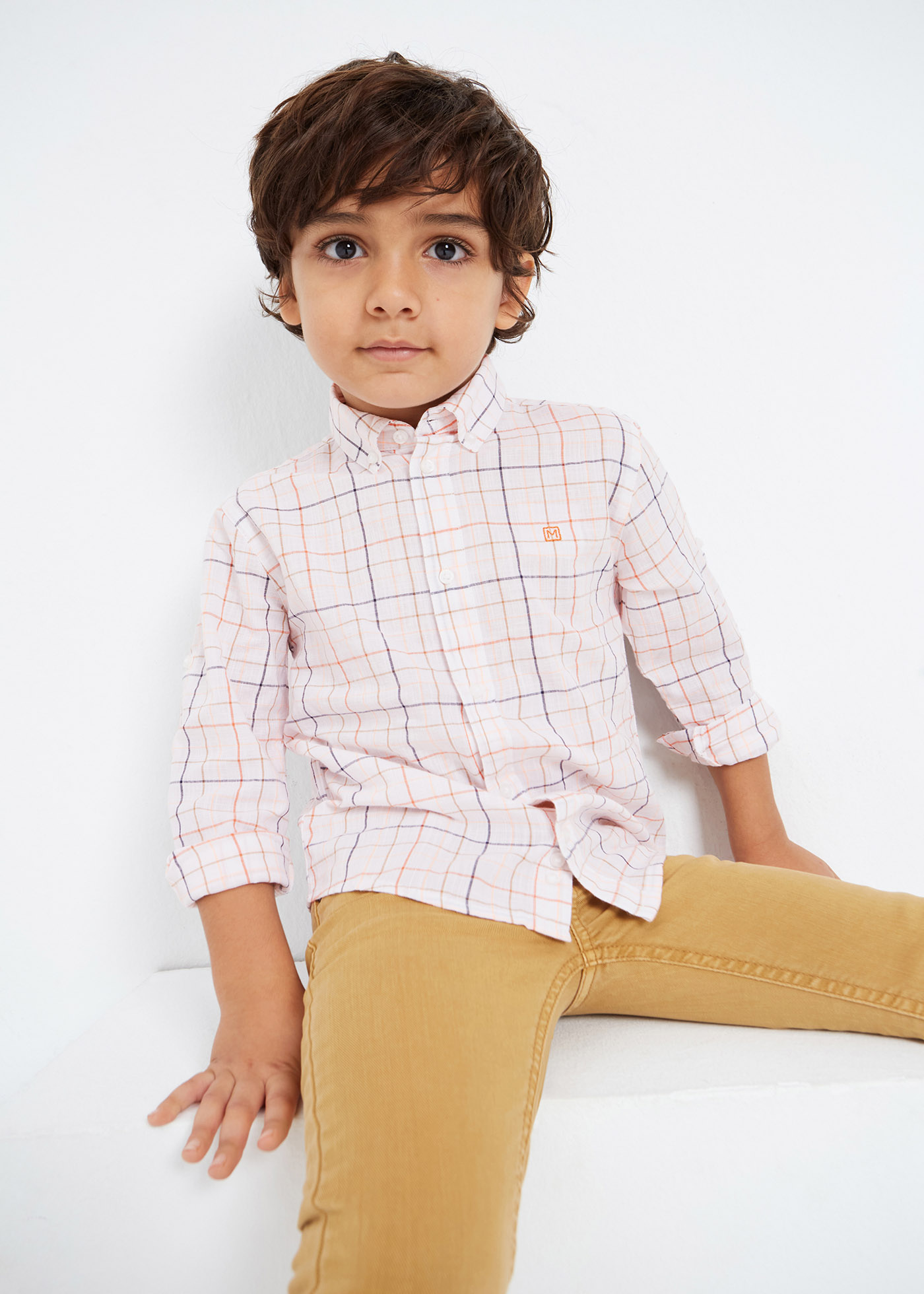 Camisa de manga comprida estampada, feita com algodão sustentável, para meninos.