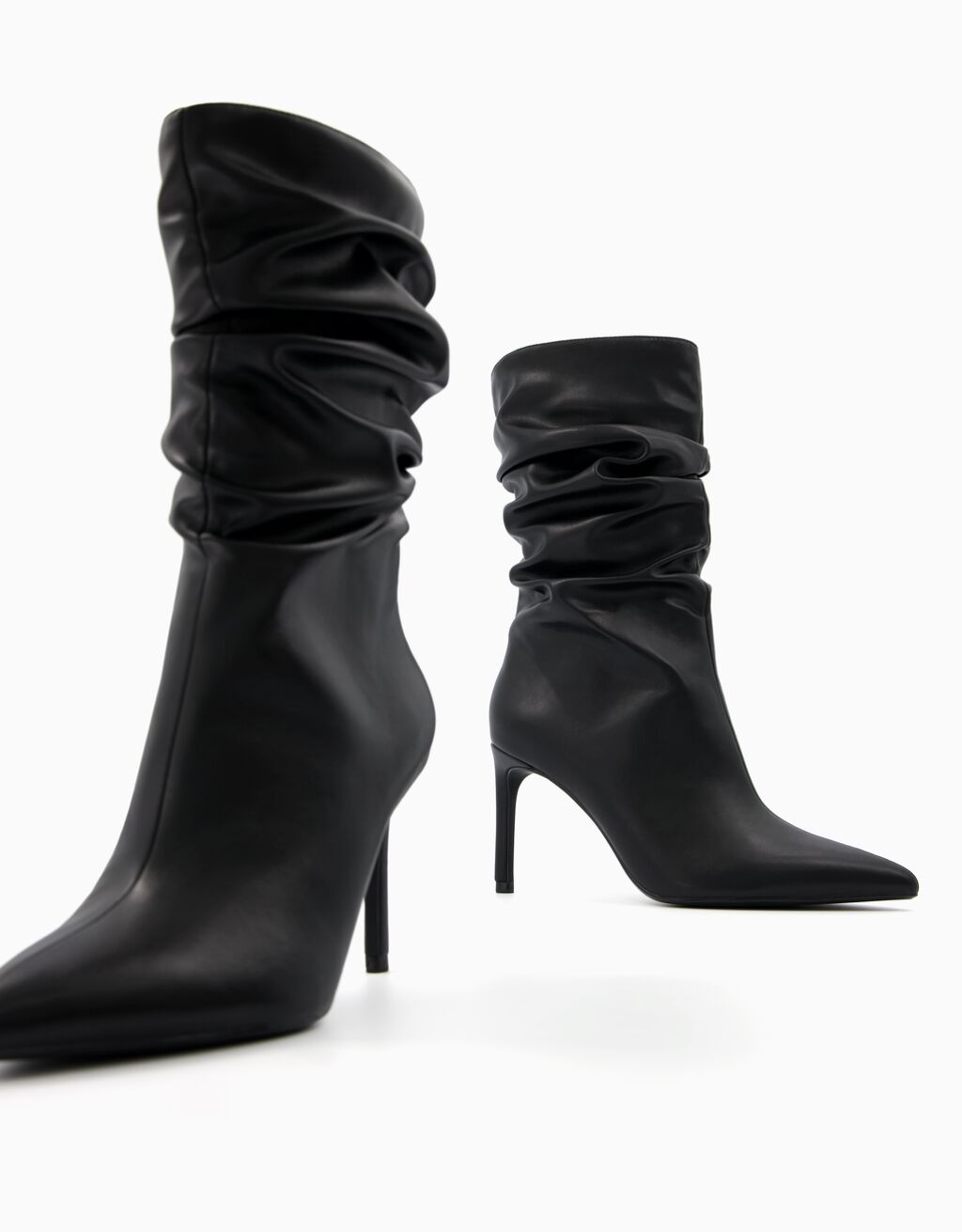 Botas de cano curto com salto folgado