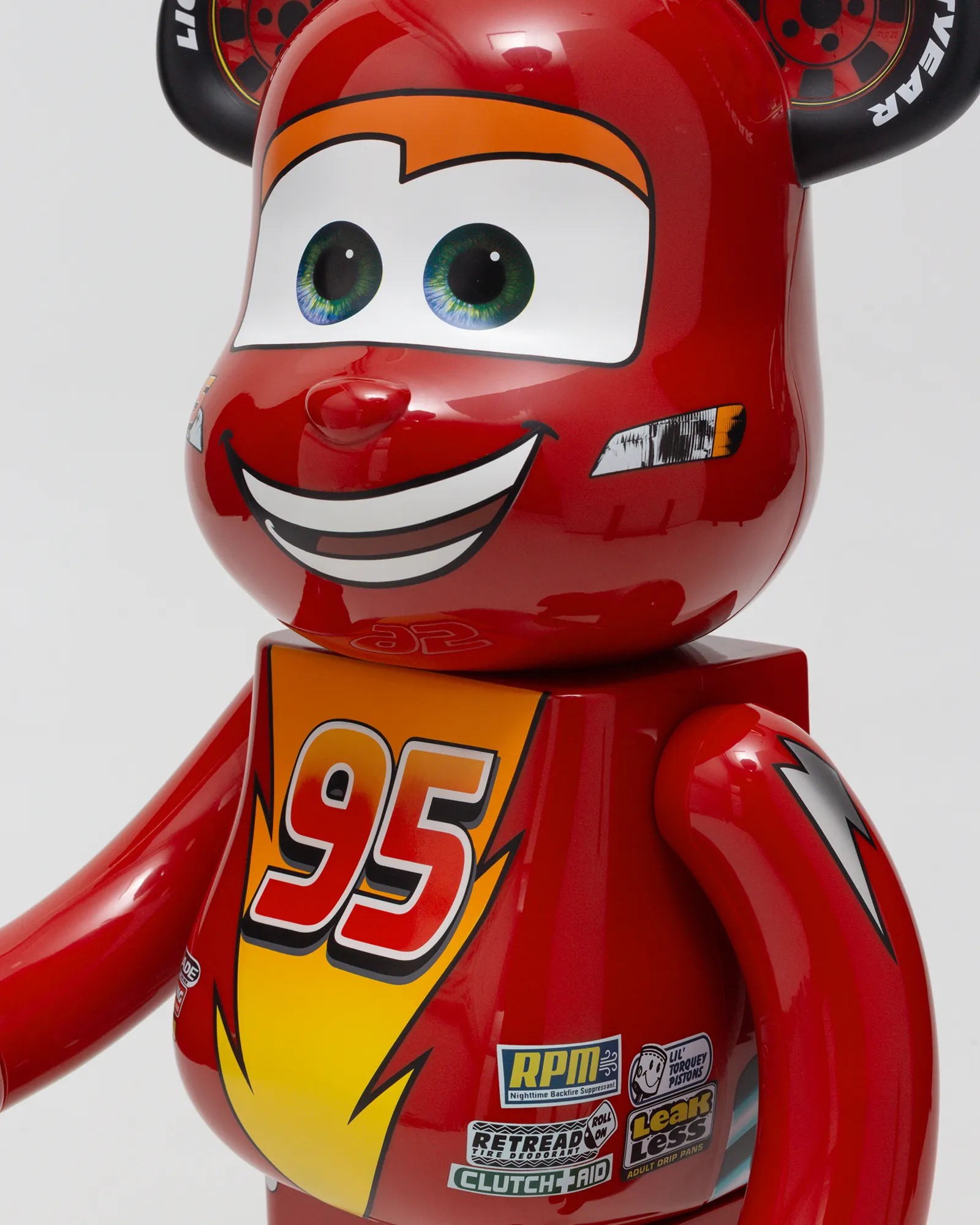MEDICOM BEARBRICK 1000% CARROS RELÂMPAGO MCQUEEN