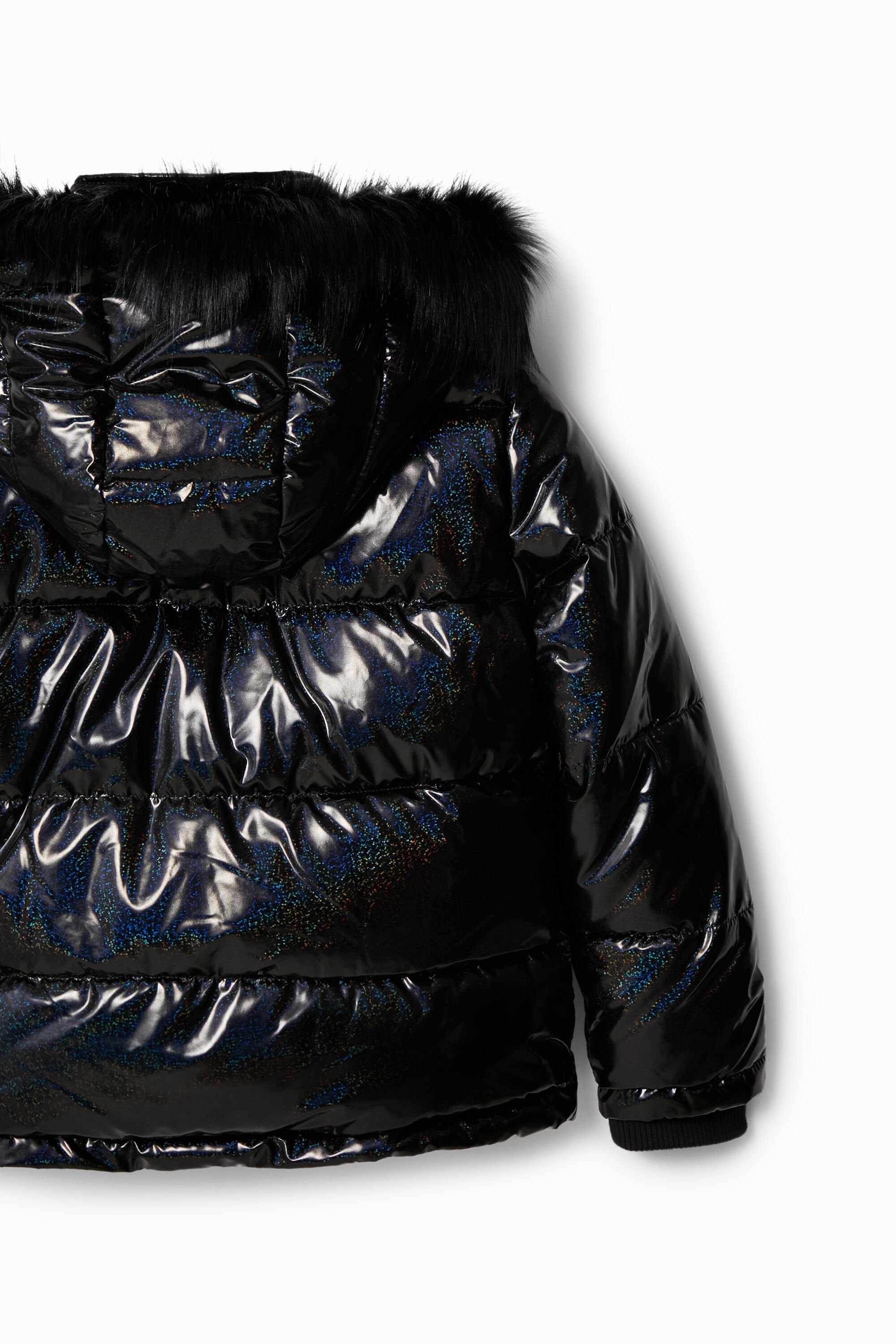 Veste courte matelassée à capuche