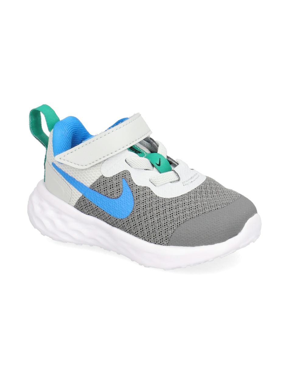 Nike Revolution 6