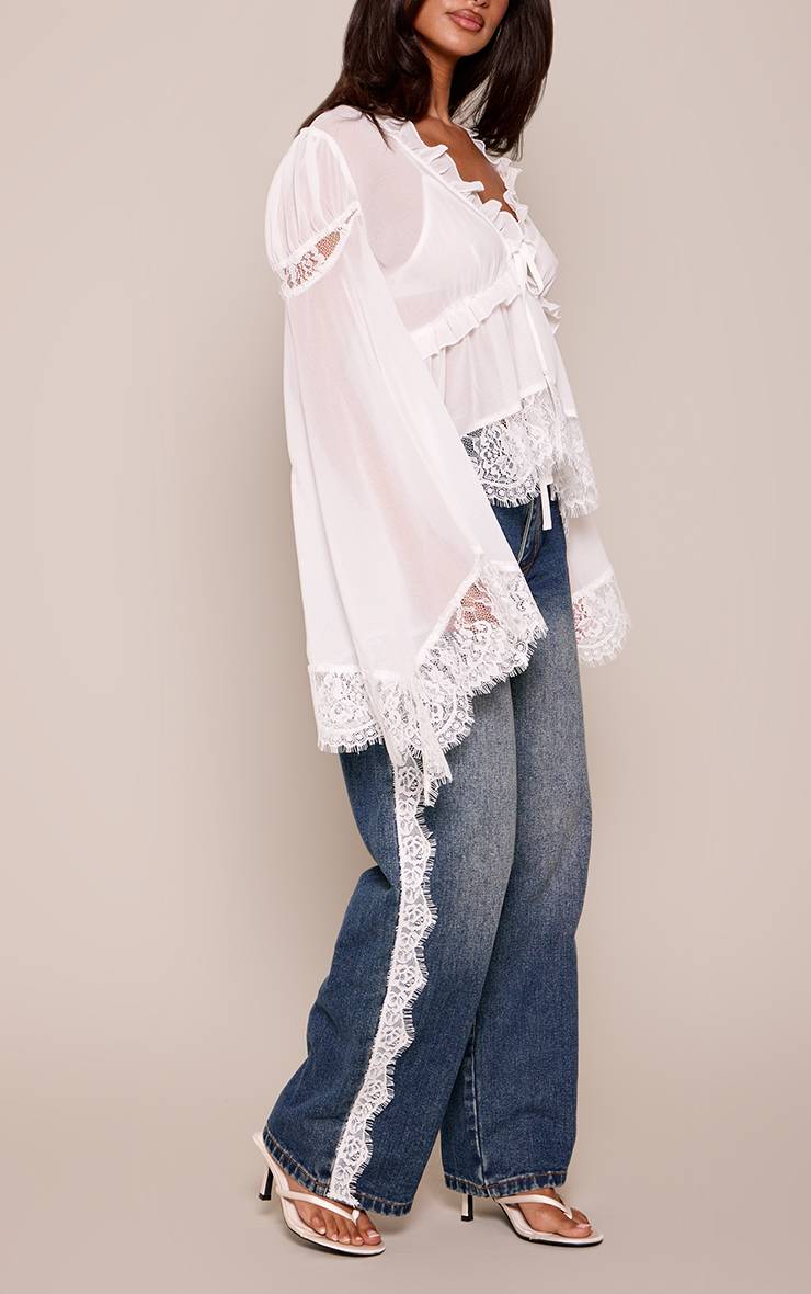 Mid Blue Wash Jean Petite Bleu Moyen À Jambes Larges Avec Détail De Dentelle Sur La Couture Latérale