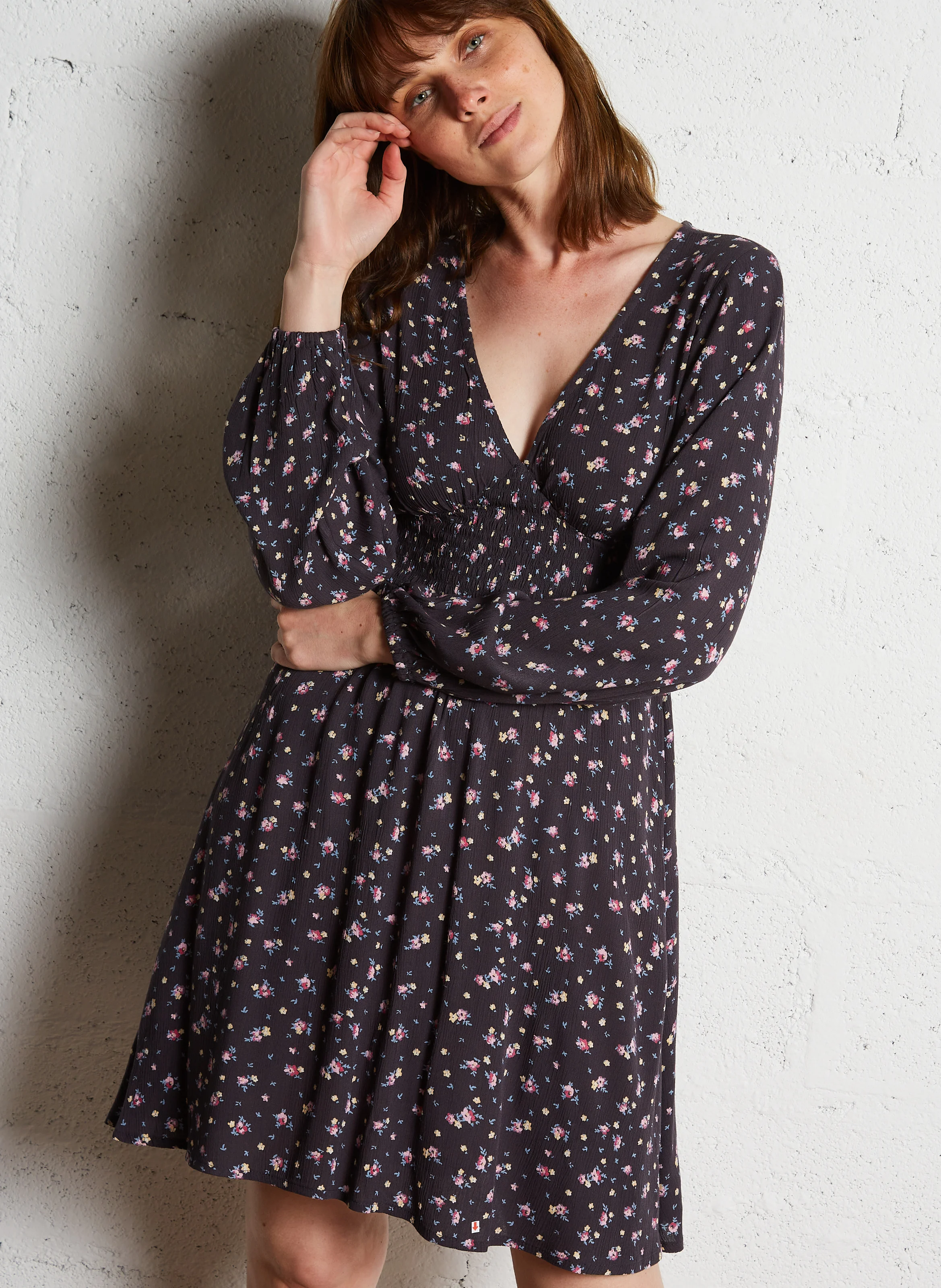 IN UR DREAMS - Robe courte cintrée à col V | Noir
