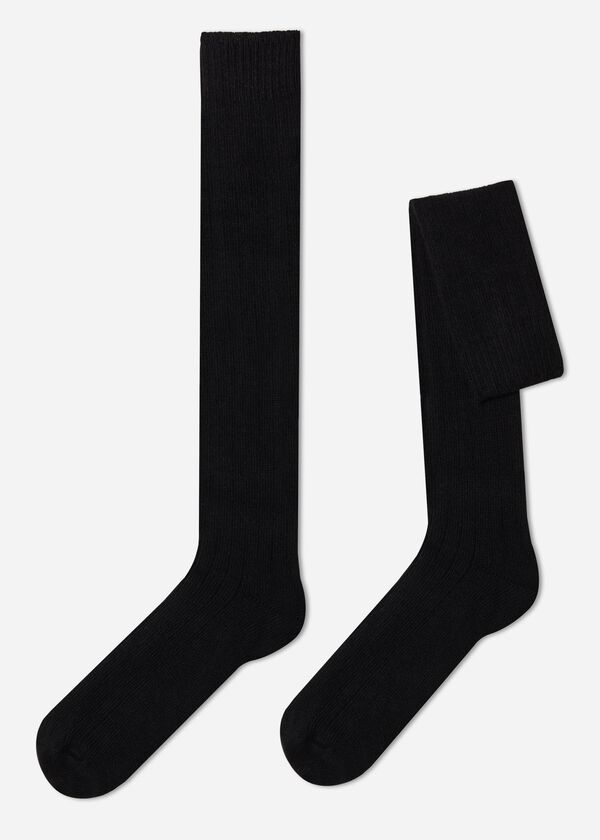 Meias compridas caneladas masculinas em lã e cashmere.