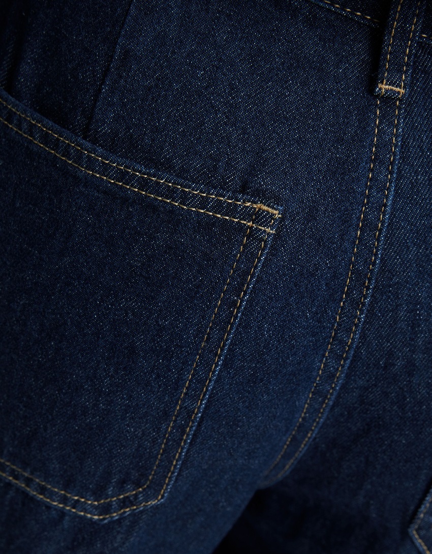 calça cargo balão com efeito desbotado