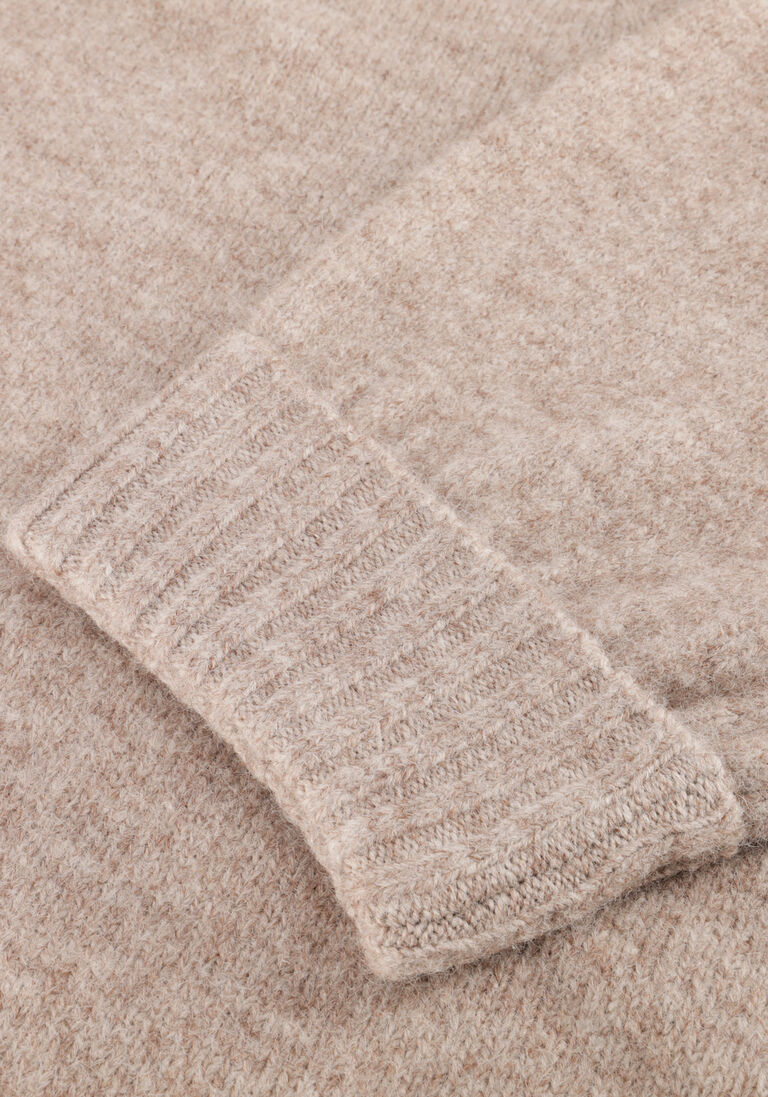 beige aimee the label trui nima