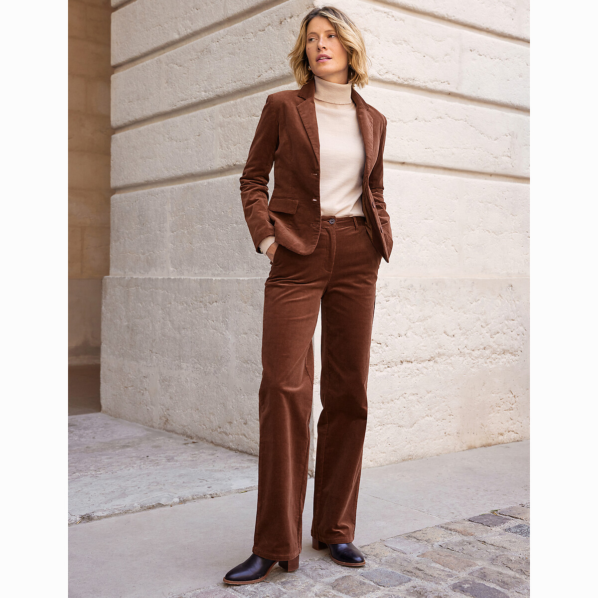 ANNE WEYBURN<br>Suéter com gola alta, tricô fino, lã mista