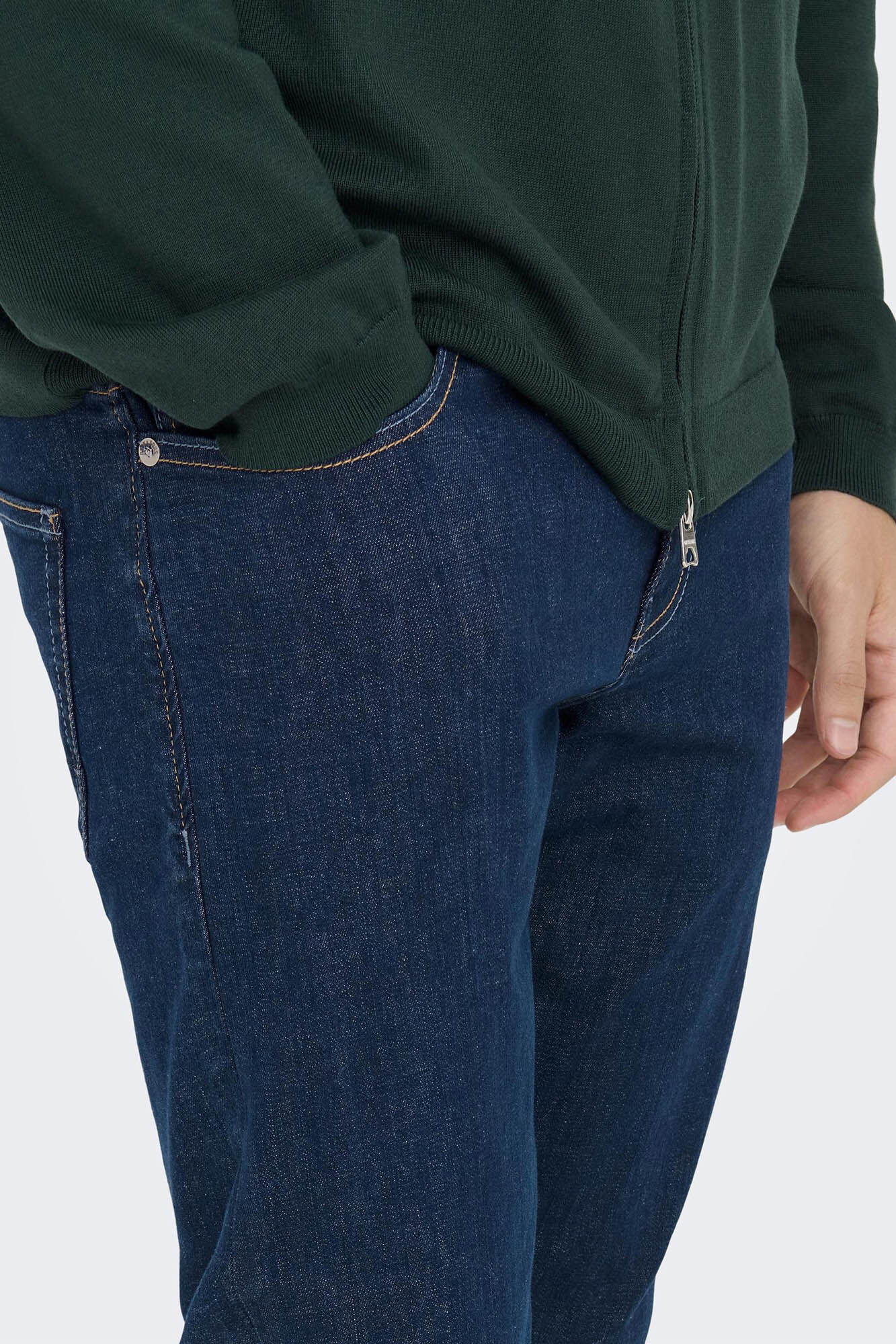 calça jeans de corte justo