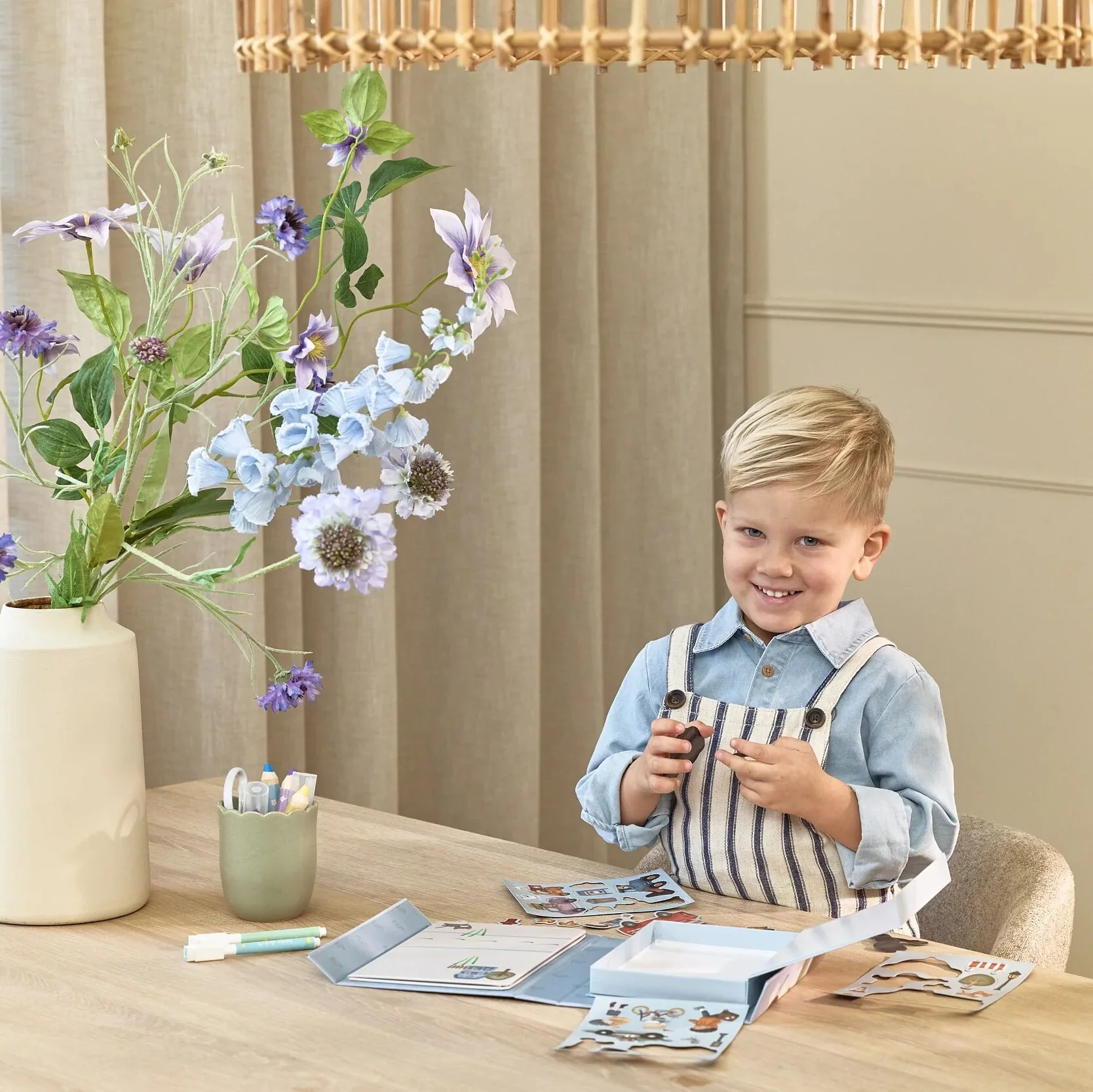 Magnetisch Speelboek: Creatief Tekenen & Spelen voor Kinderen