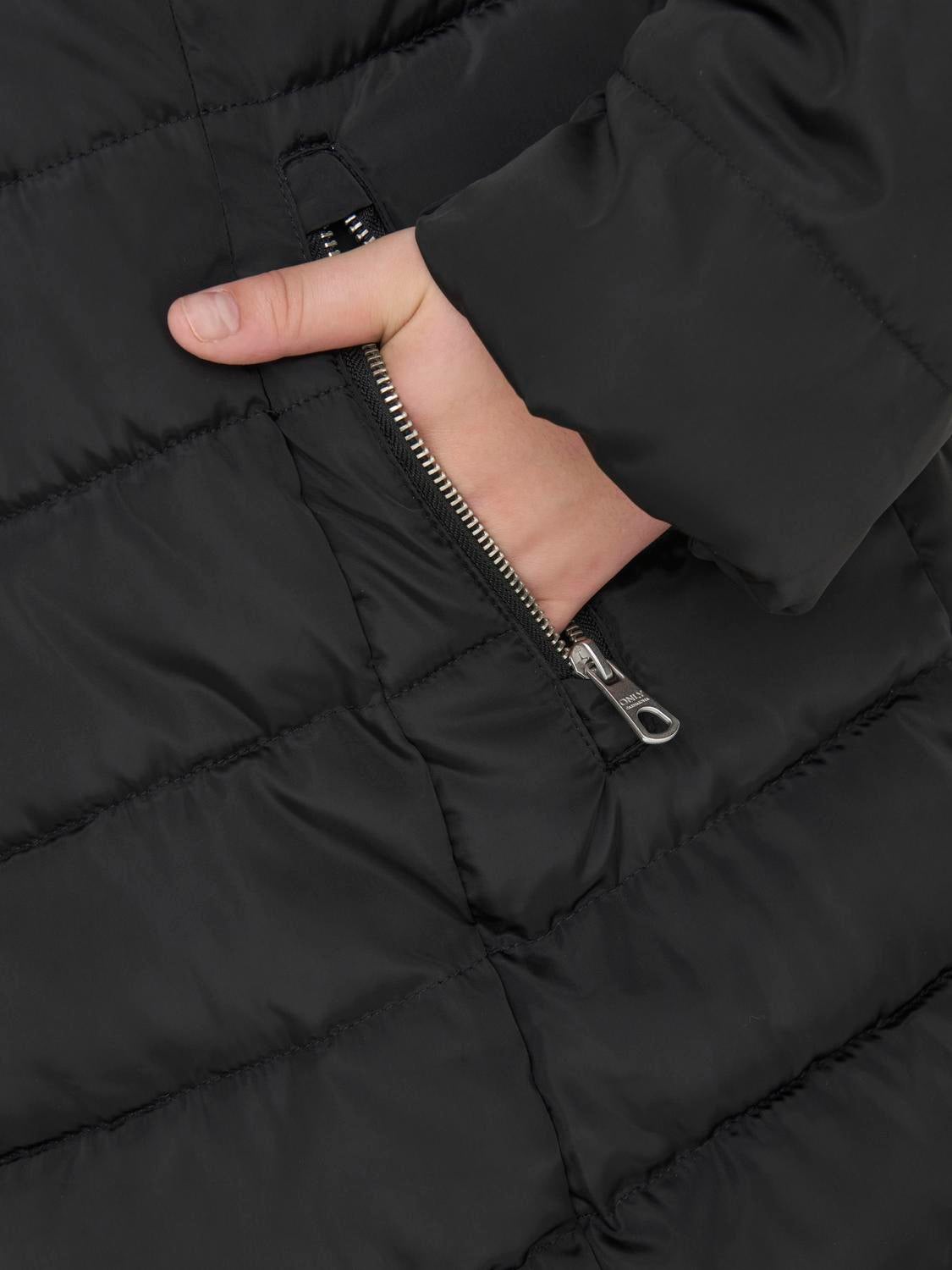 CARNEWELLAN Mantel Black