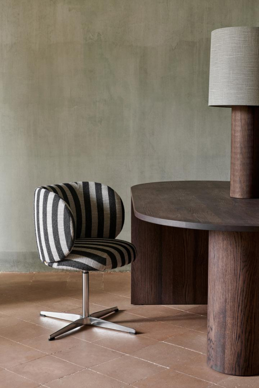 Ferm Living Rico eetkamerstoel met swivel onderstel bouclé off-white
