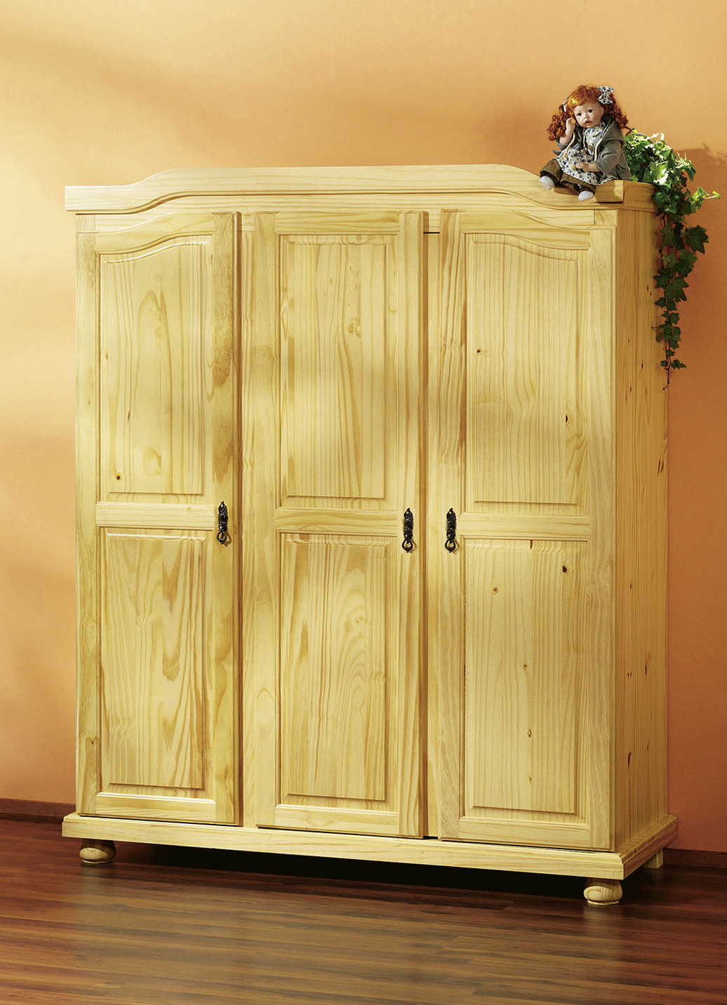 Kleiderschrank aus massiver Kiefer