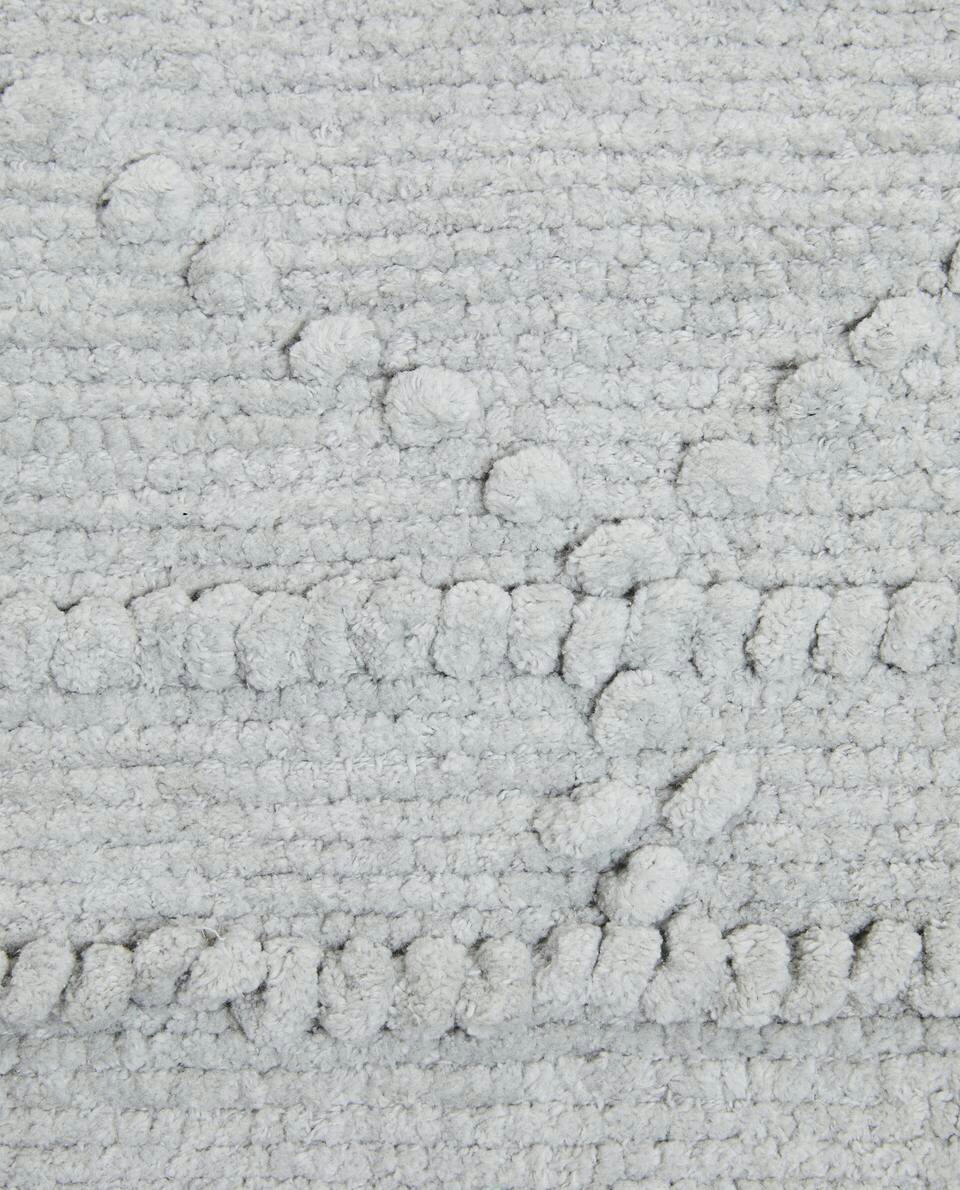 Tapete infantil de chenille com estampa de diamante e franjas.