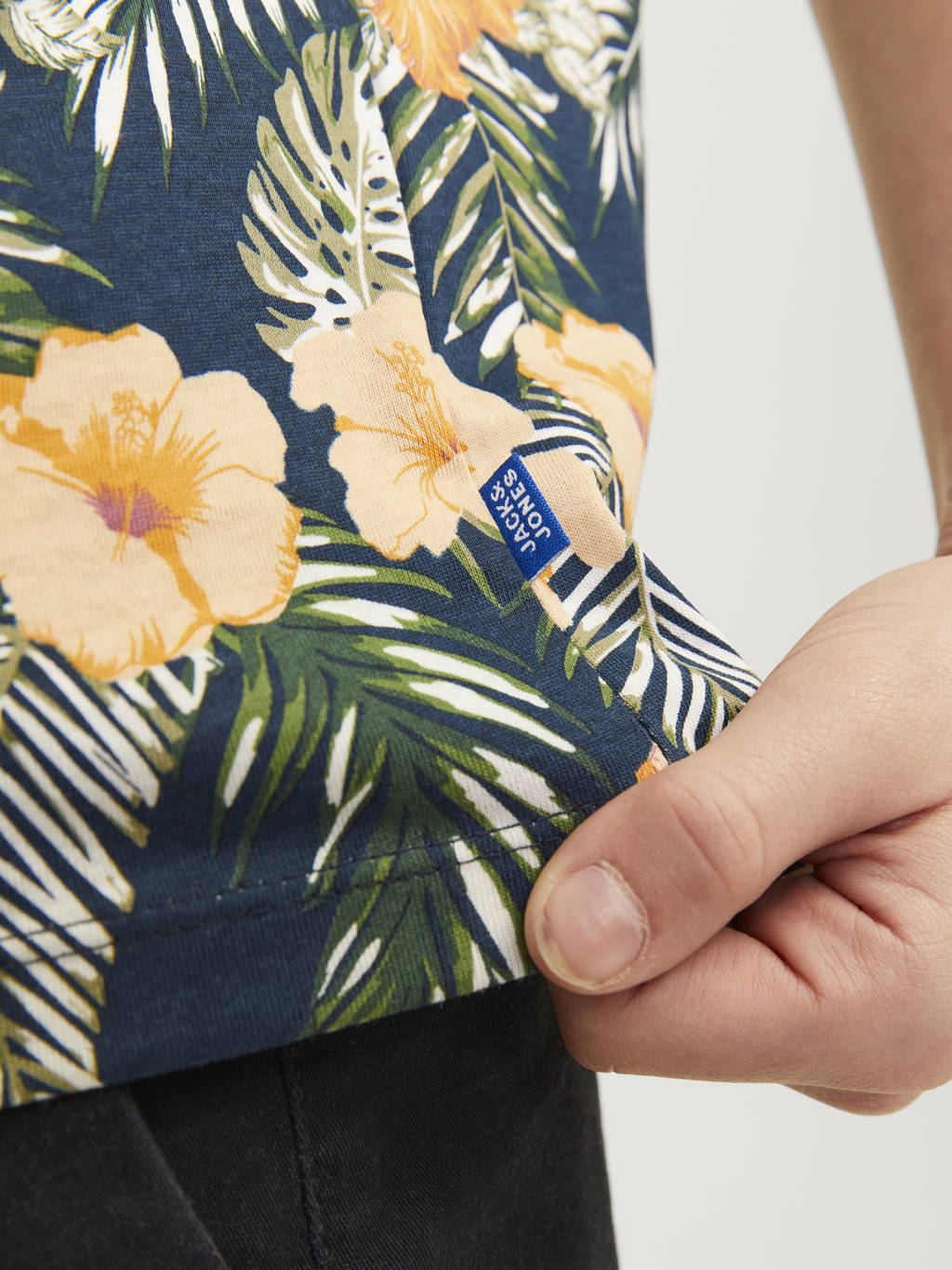 JACK & JONES T-shirt JJCHILL met all over print donkerblauw/geel