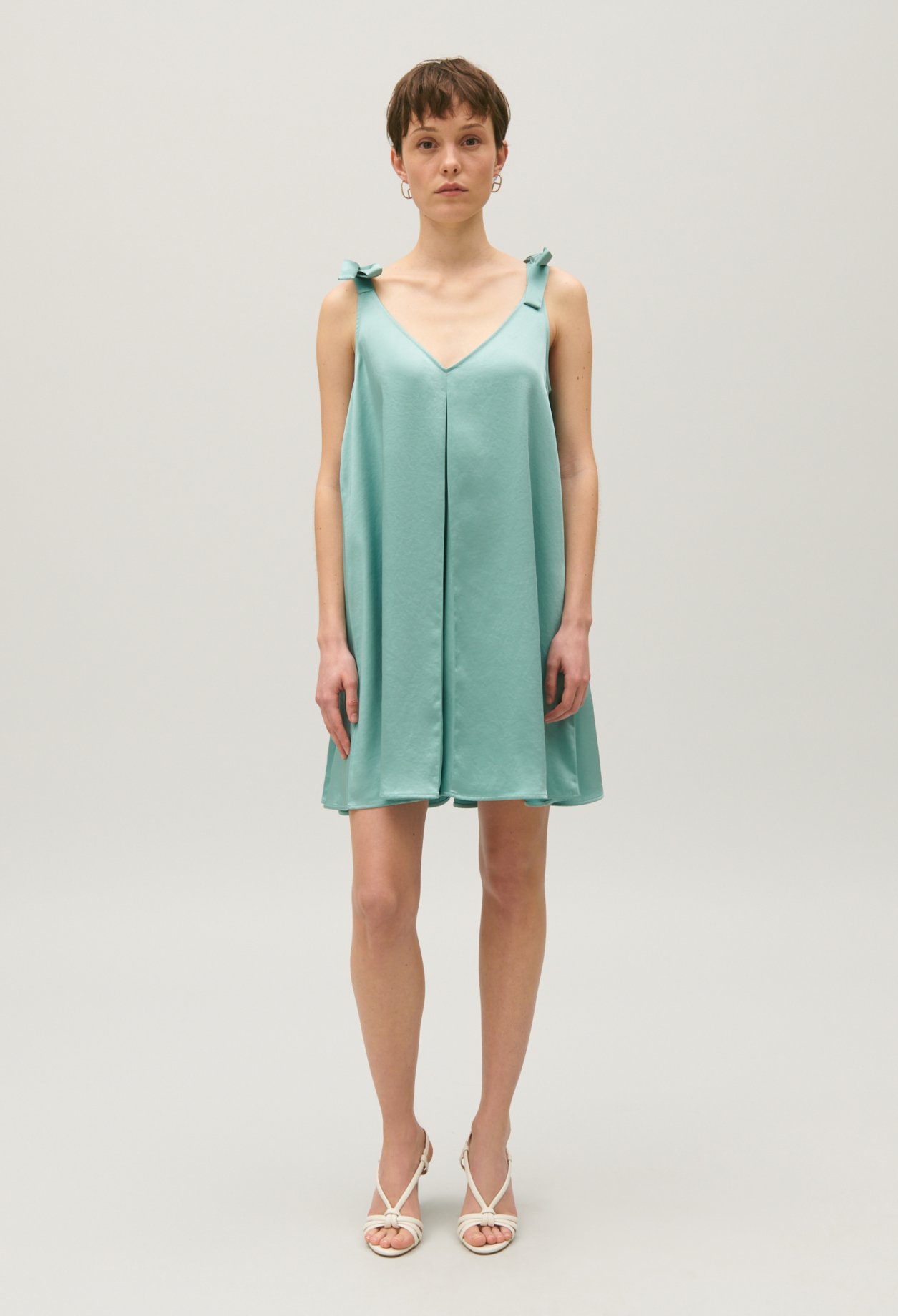 Robe courte satinee vert d'eau