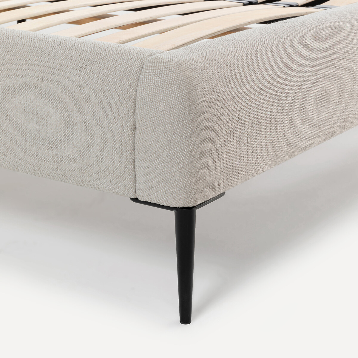 AM.PM<br>Cama com estrado de ripas, modelo Oscar, E. Gallina