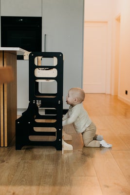 Duck Woodworks 3-i-1 Sammenleggbar Læringstårn med Matstol, Svart