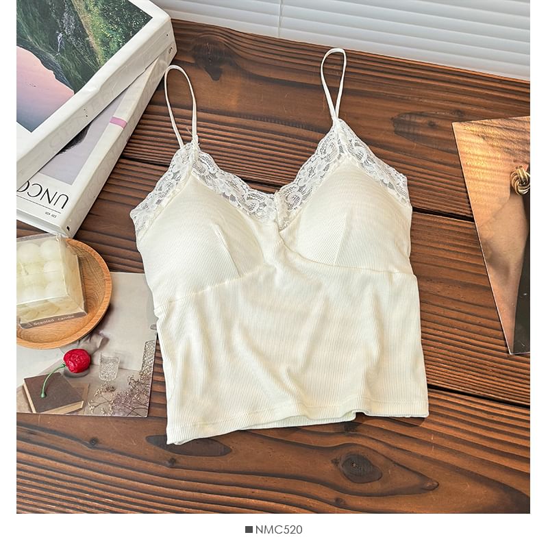 Lemongrass - Cami-top met kanten rand en pad