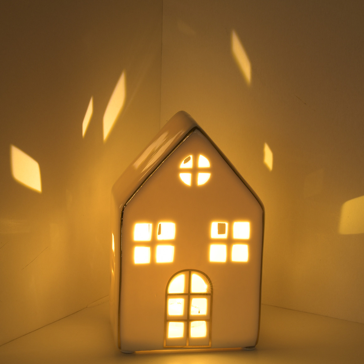 My Home Großes LED-Deko-Haus aus Keramik weiss