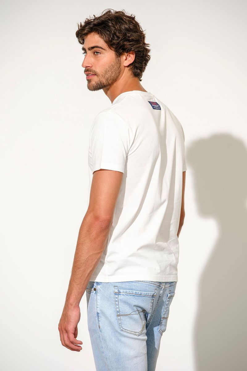 T-SHIRT COM PRINT E ETIQUETA