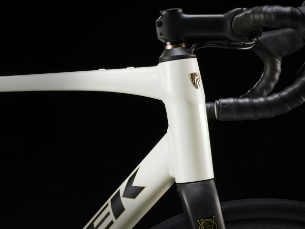 Trek Domane AL 4 Gen 4 Era White - Racercykel - 2025