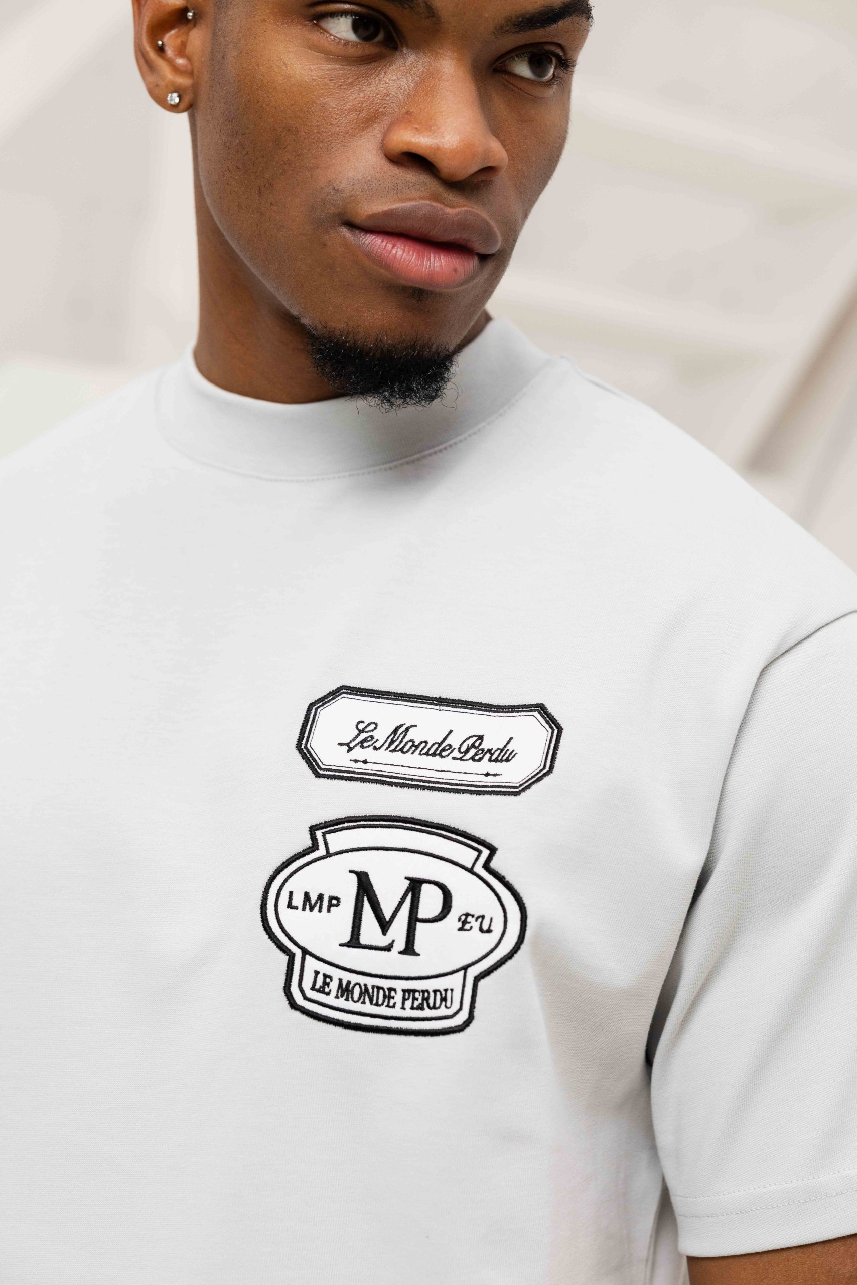 Le Monde Perdu Double Embroidery T-Shirt Lichtgrijs