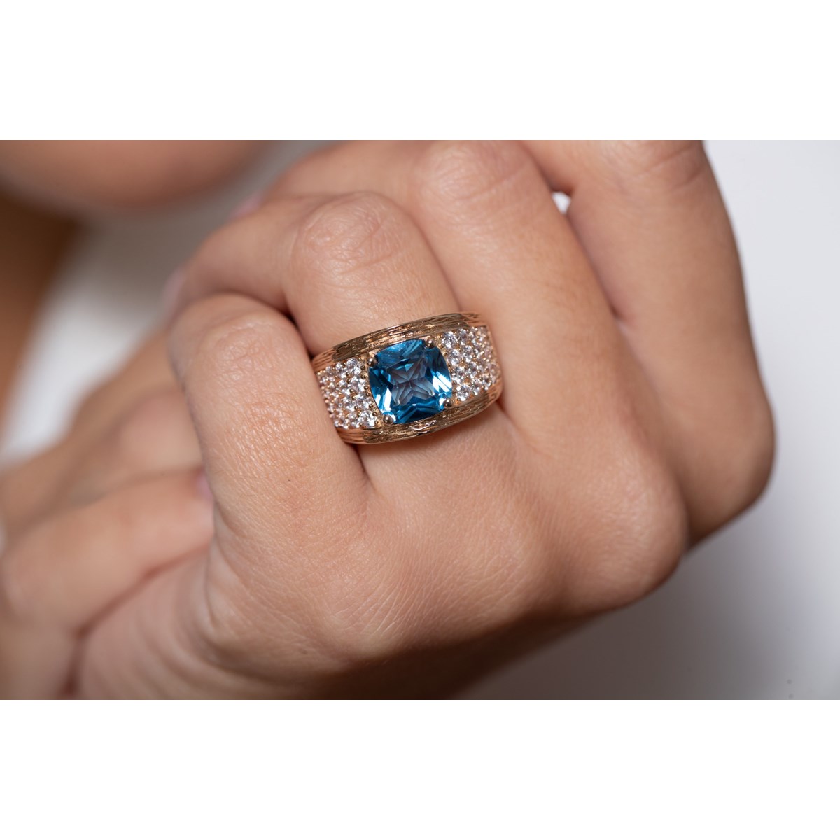 Bague MARGARET en Plaqué Or avec pierre synthétique bleu topaze
