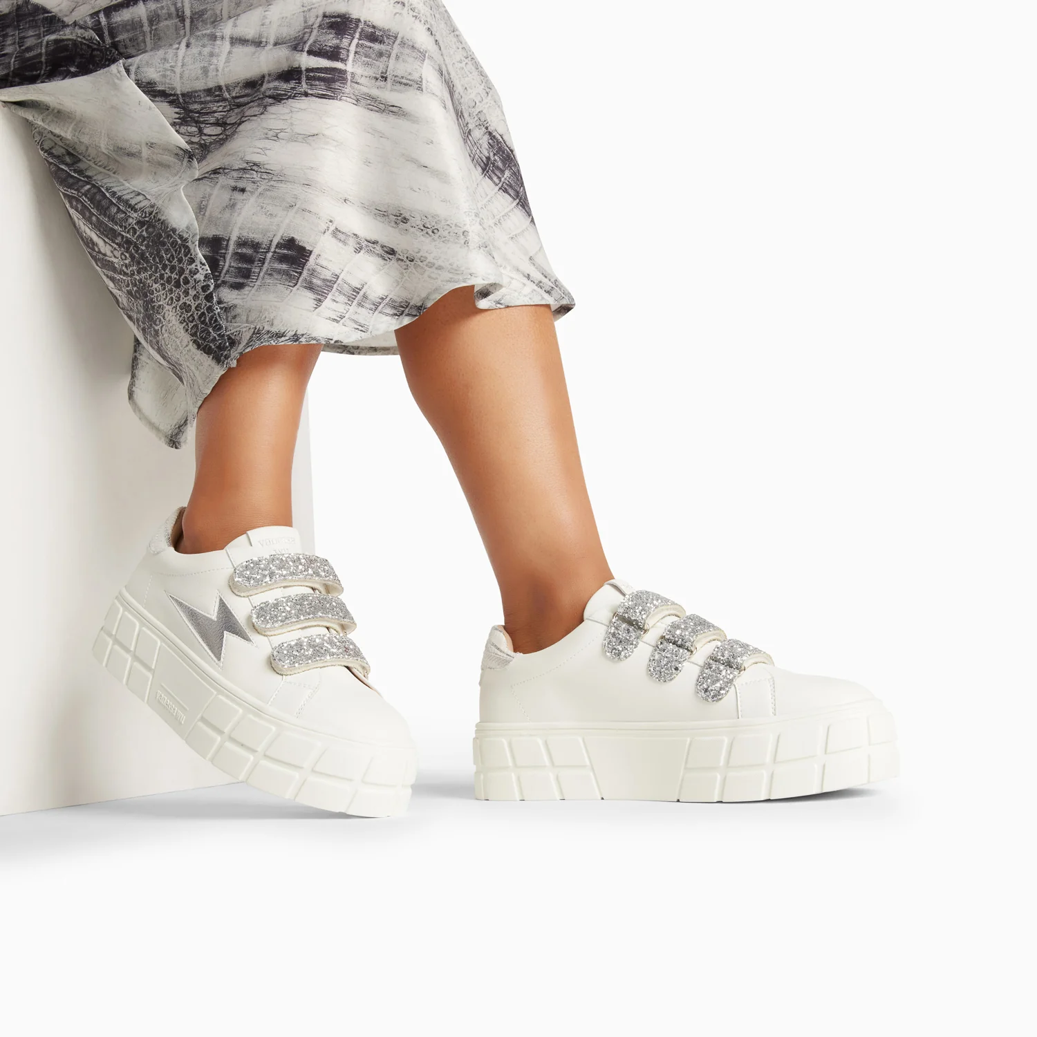 Sneakers-Baskets éclair Eve blanc et argent à plateforme