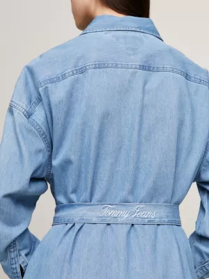 Vestido camisa com cinto e bordado de logotipo em jeans