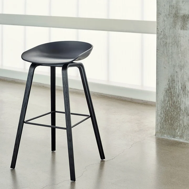 HAY - About A Stool AAS 32 H 75 cm, Eiche lackiert / Edelstahl / white 2.0 (Kunststoffgleiter)