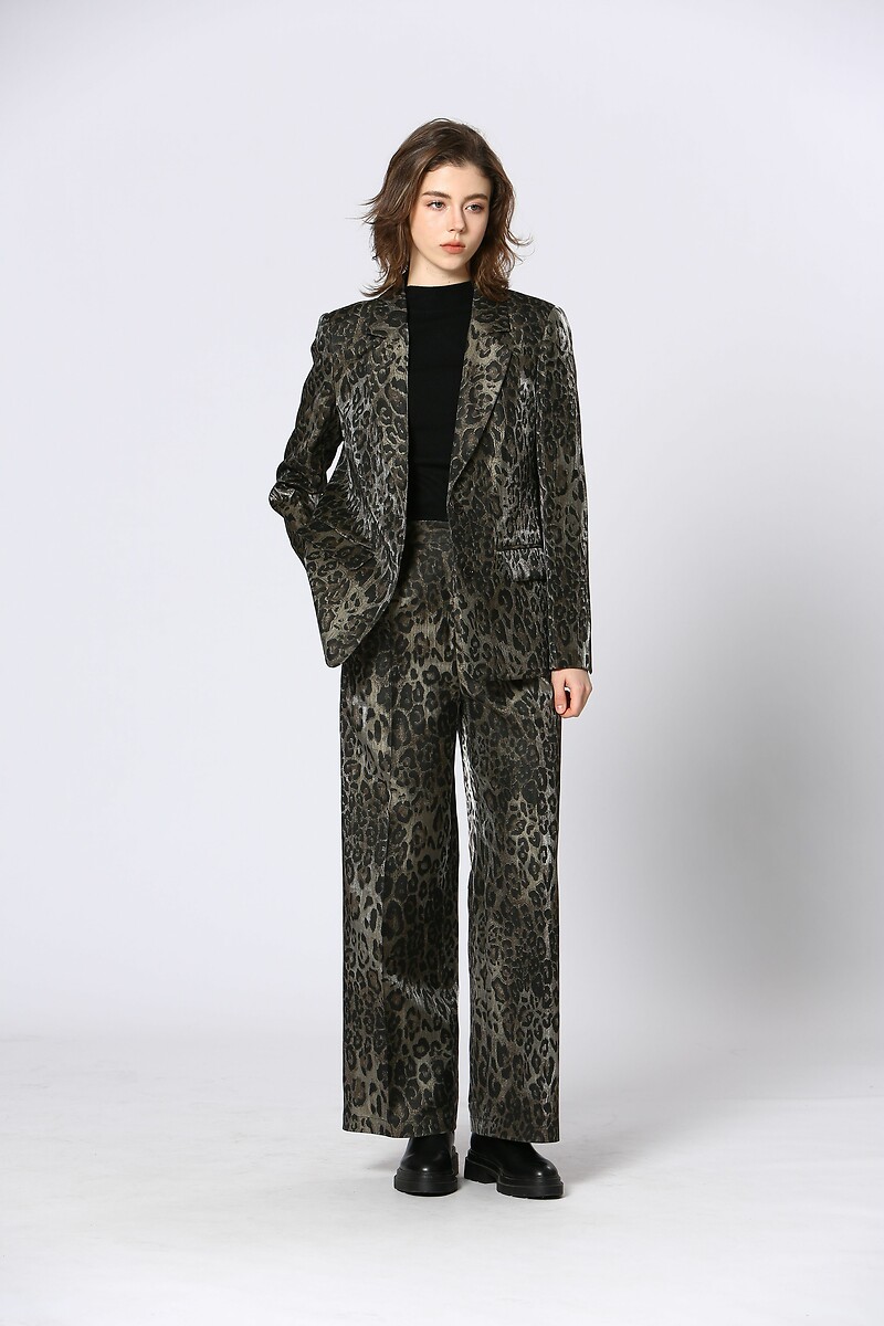 ATÉ BREVE<br>Blazer com estampa de leopardo