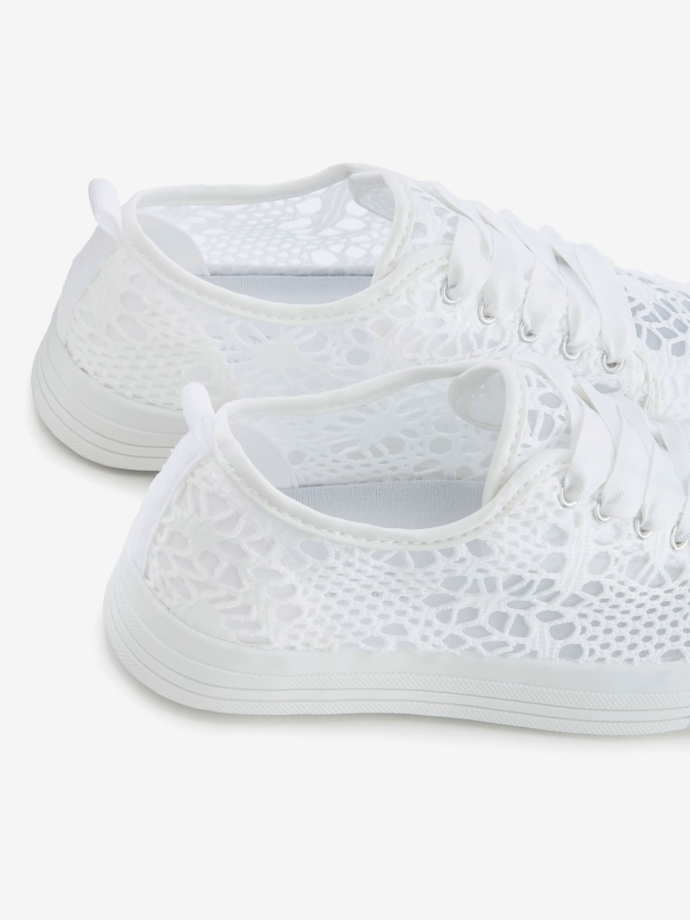 Baskets sneakers avec dentelle tendance et semelle compensée légère